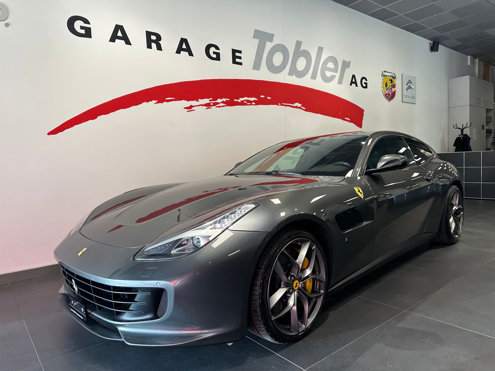 FERRARI GTC 4 Lusso T-showroom-element-2