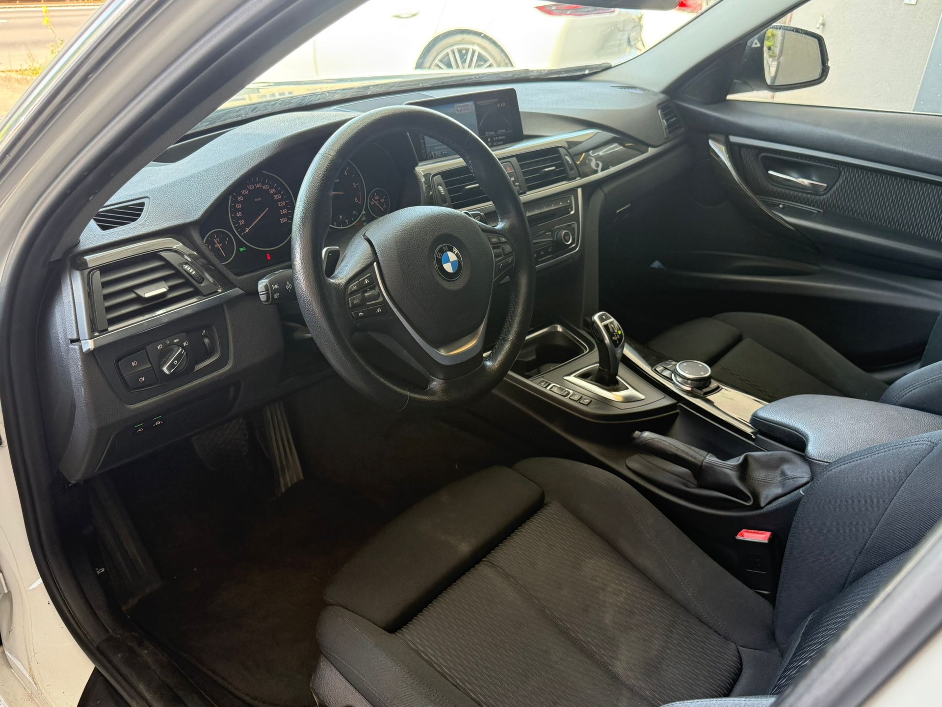 BMW 335d xDrive Touring Steptronic-image-8