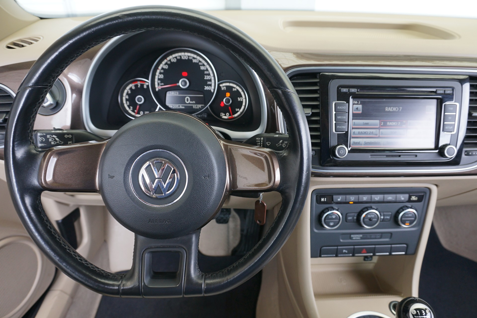 VW Beetle 1.2 TSI BMT Design Coupé 6-Gang-image-13