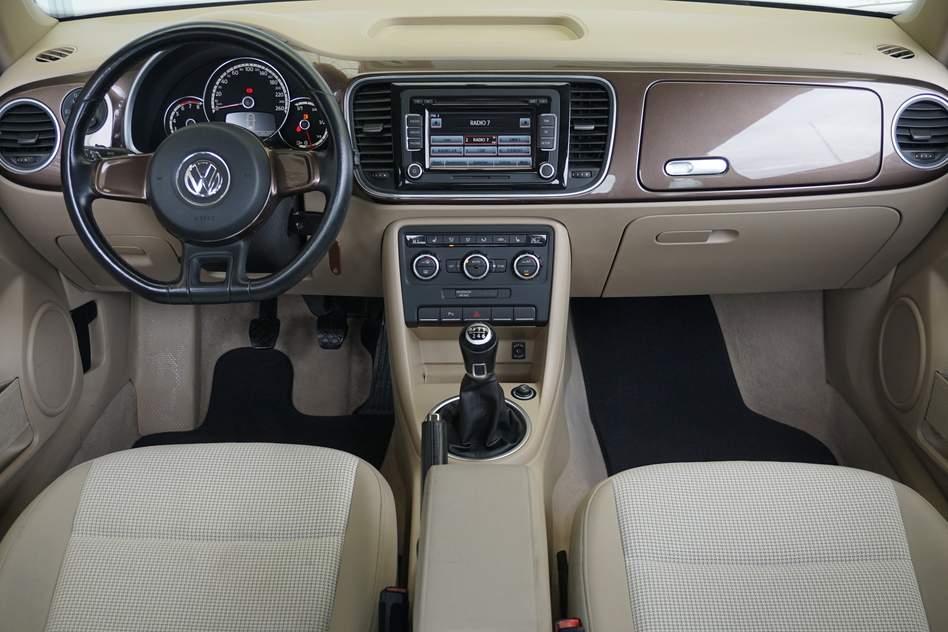 VW Beetle 1.2 TSI BMT Design Coupé 6-Gang-image-12