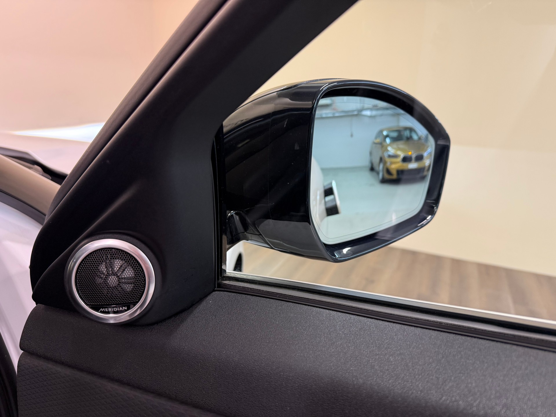 LAND ROVER Range Rover Evoque R-Dynamic D 240 AT9-image-26