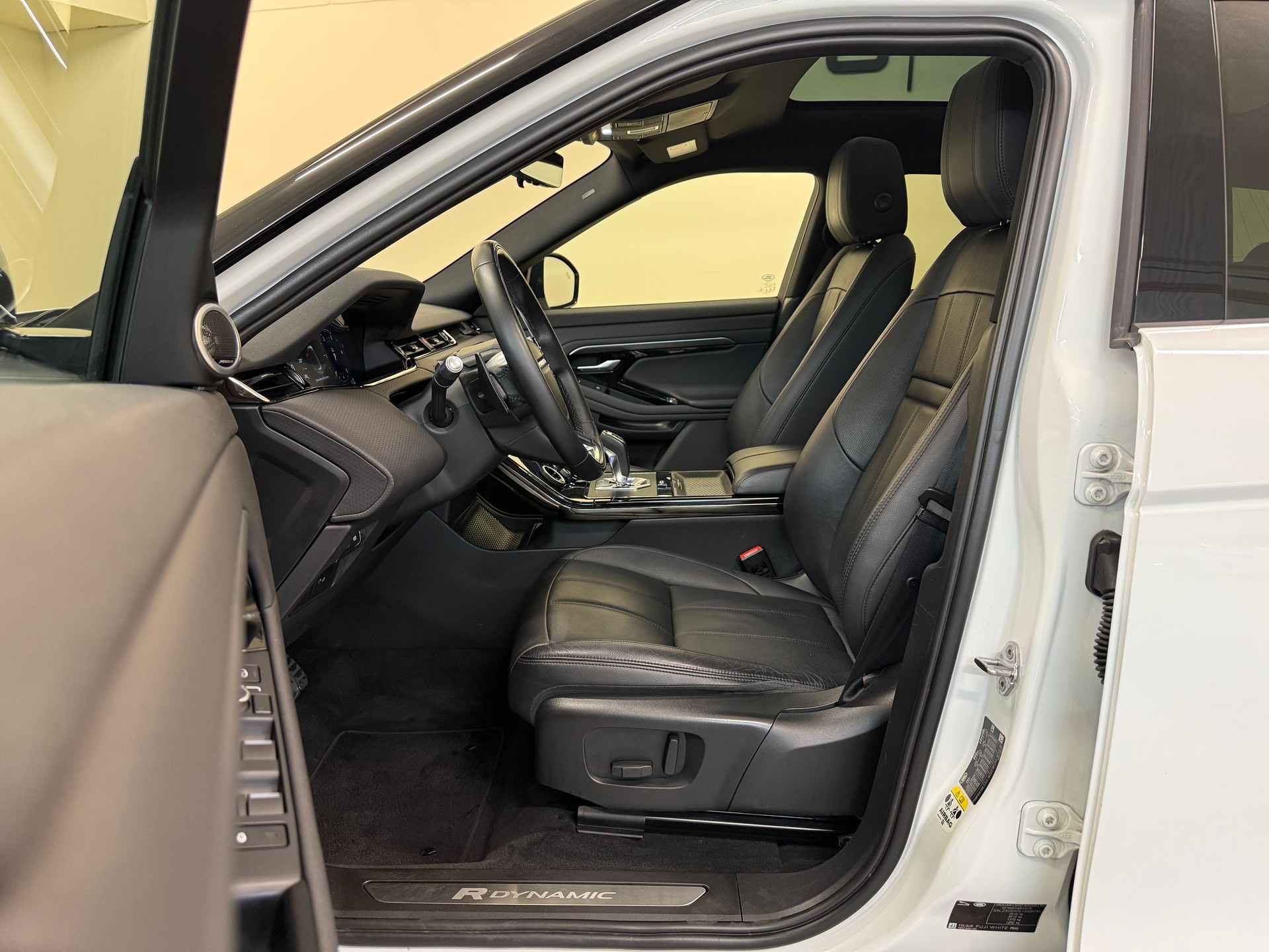 LAND ROVER Range Rover Evoque R-Dynamic D 240 AT9-image-11