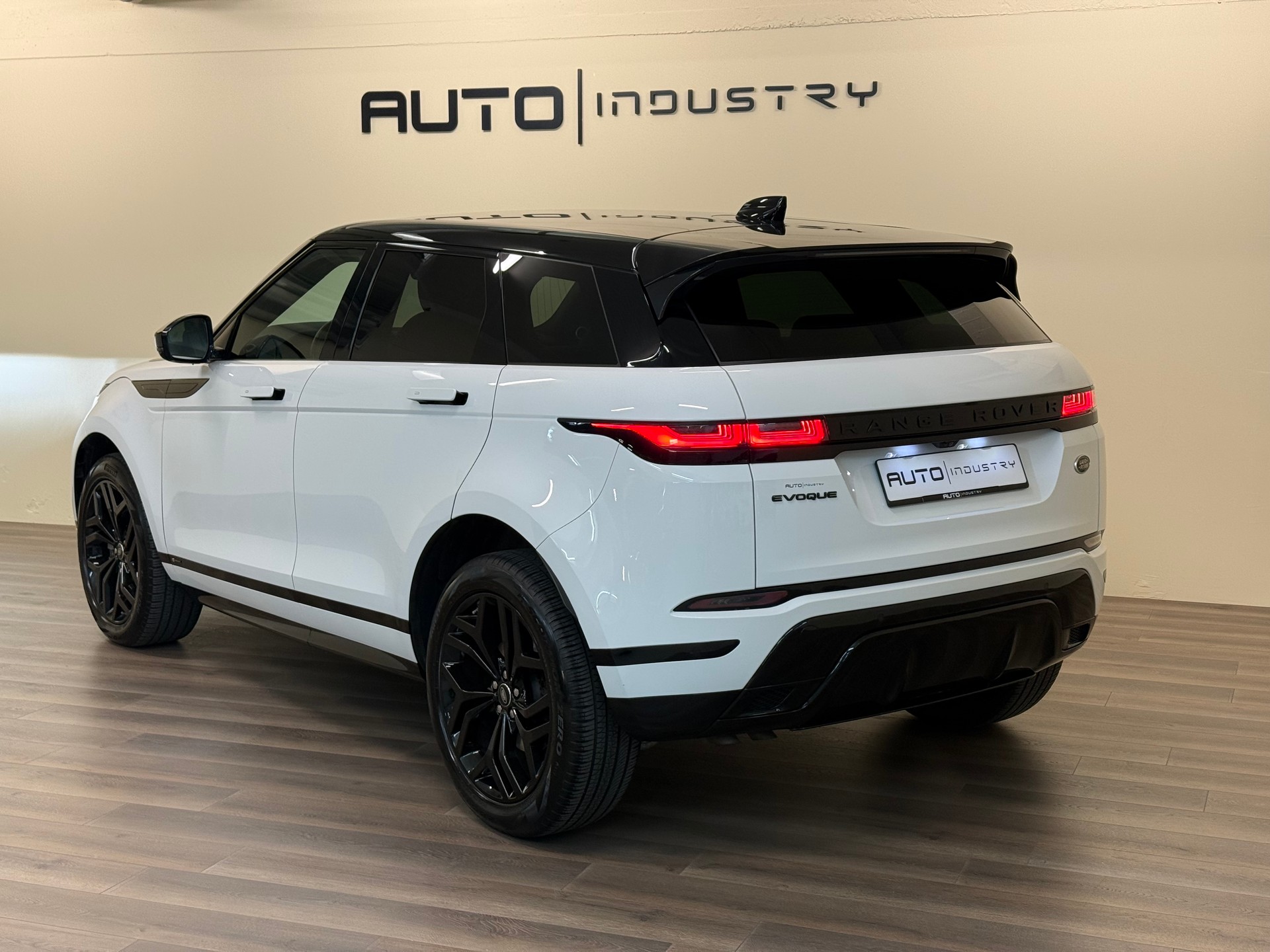 LAND ROVER Range Rover Evoque R-Dynamic D 240 AT9-image-10