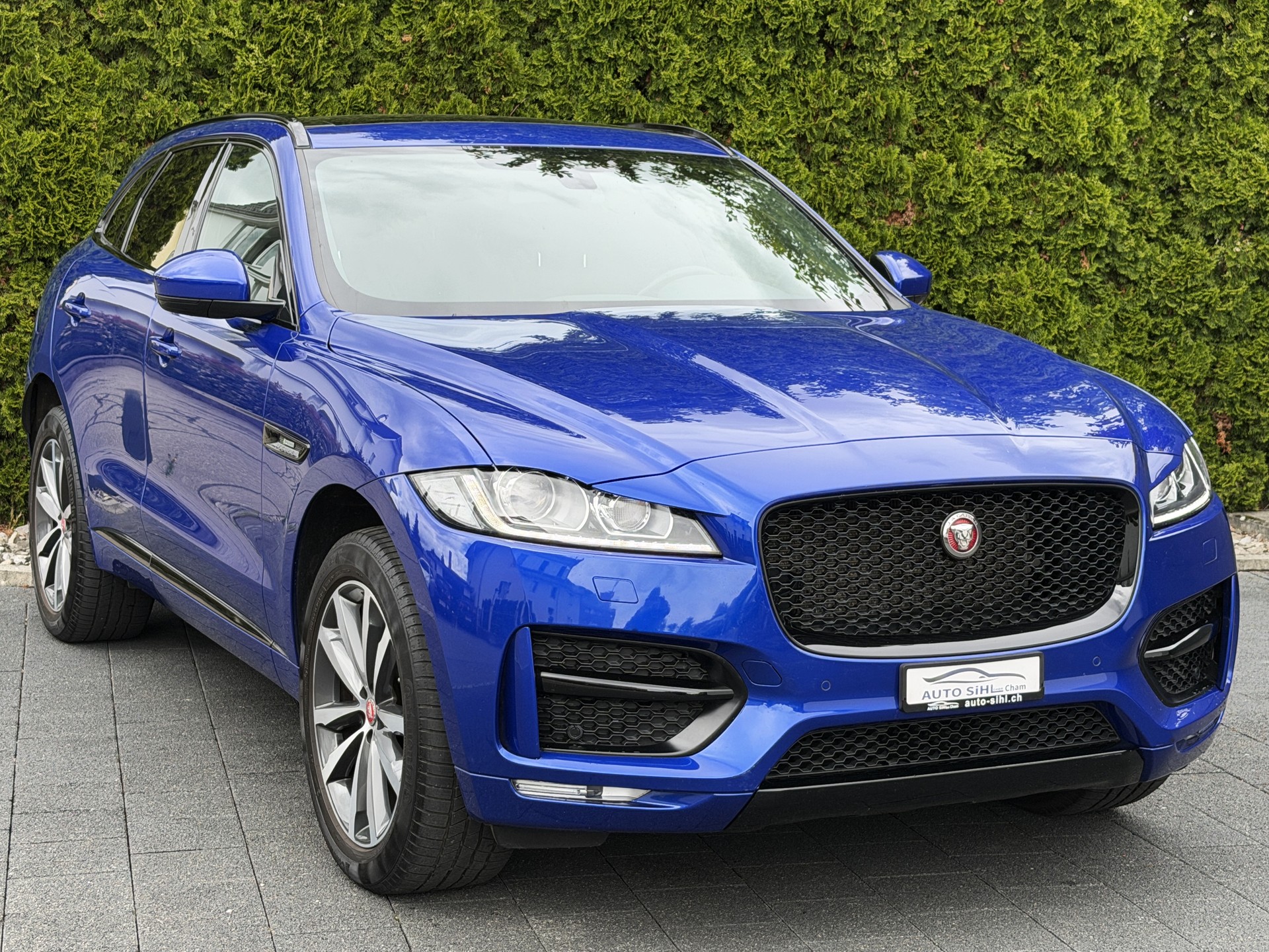 JAGUAR F-Pace 25d R-Sport AWD Automatik-image-4