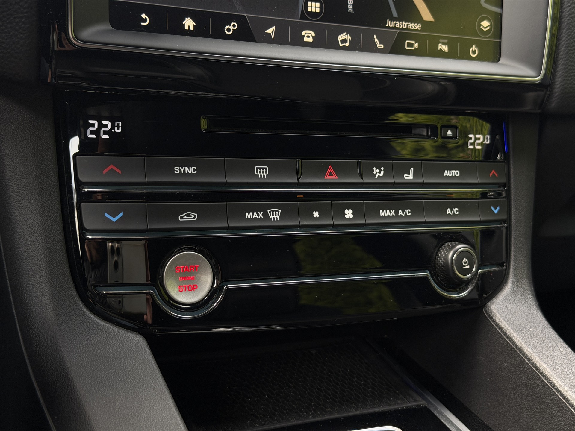 JAGUAR F-Pace 25d R-Sport AWD Automatik-image-21