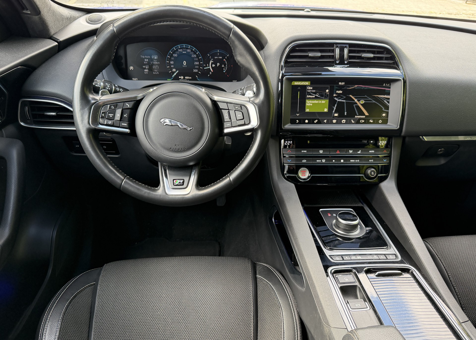 JAGUAR F-Pace 25d R-Sport AWD Automatik-image-16
