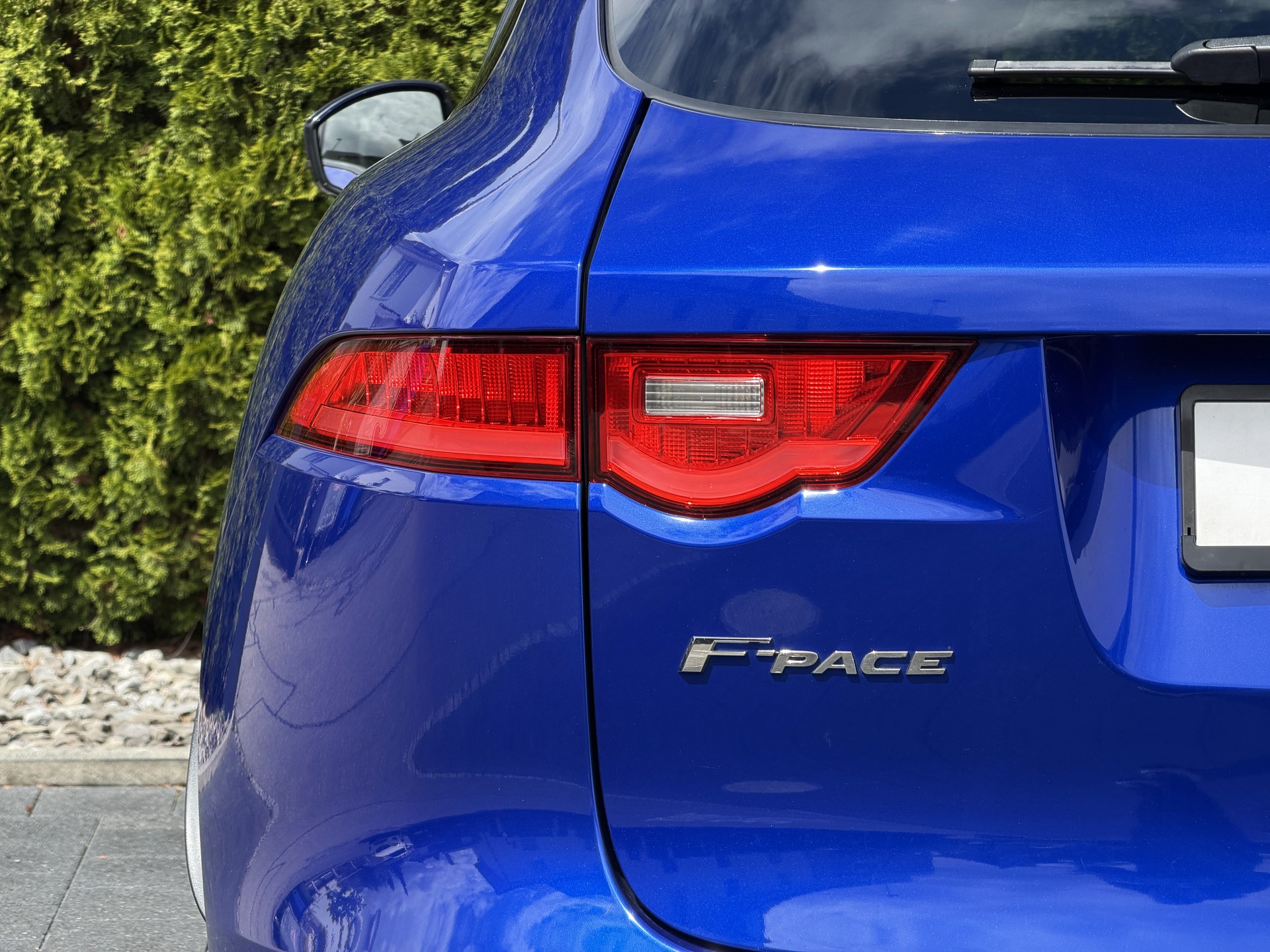 JAGUAR F-Pace 25d R-Sport AWD Automatik-image-12