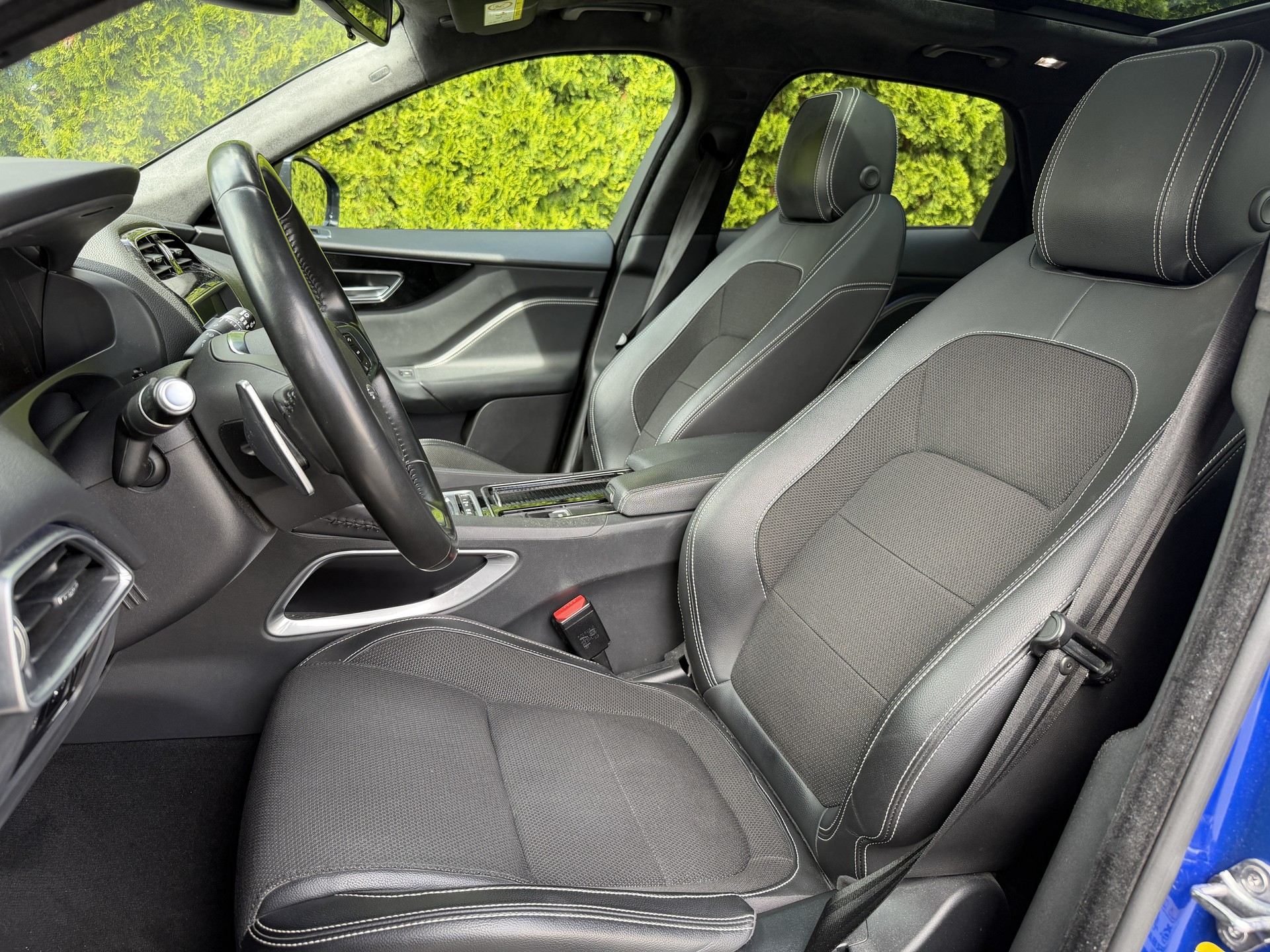 JAGUAR F-Pace 25d R-Sport AWD Automatik-image-15