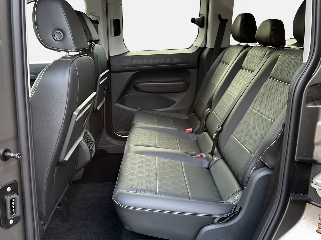 FORD TOURNEO Connect 1.5 EcoBoost 150 Titanium PHEV-image-13
