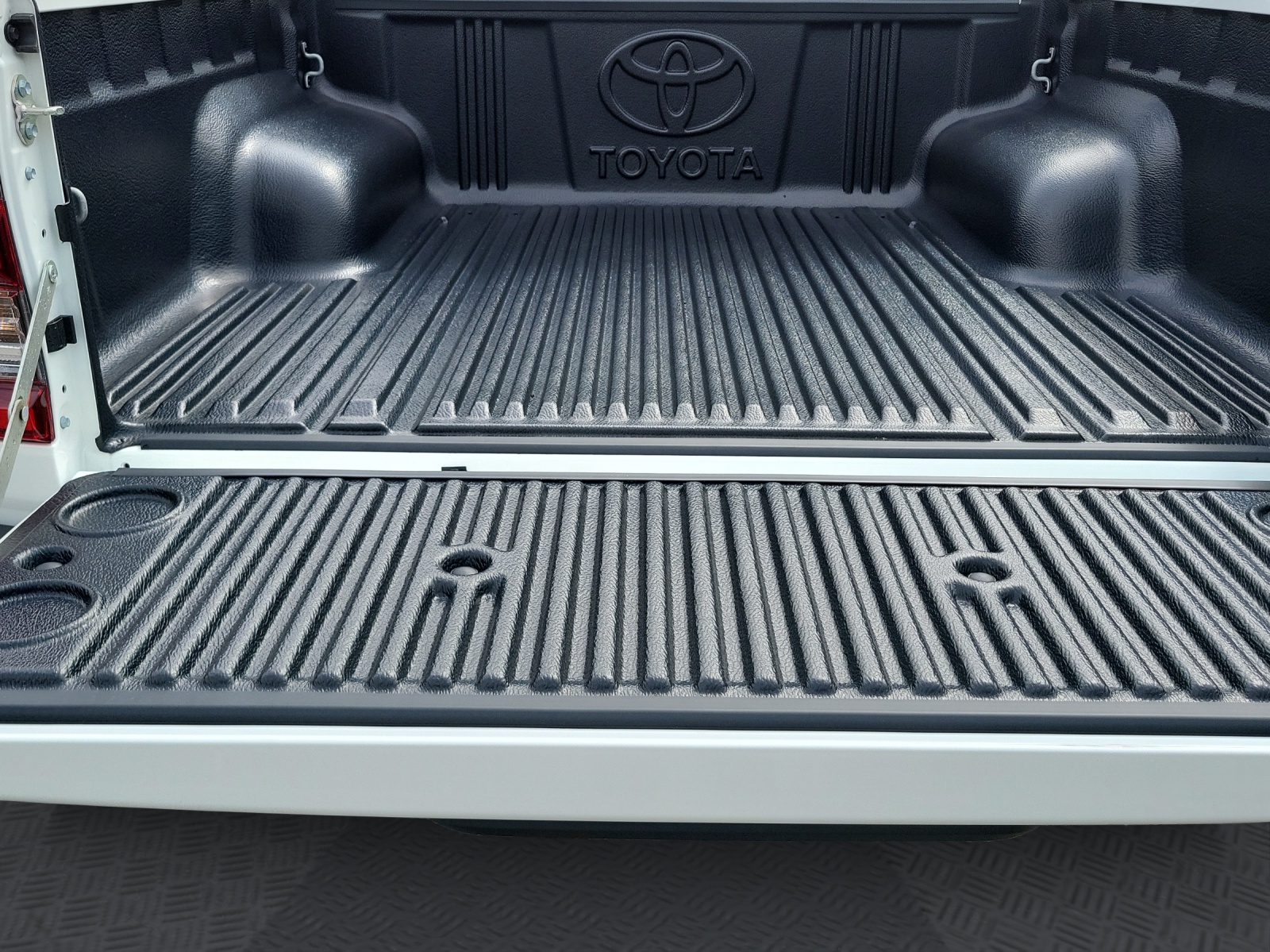 TOYOTA Hilux Double Cab.-Pick-up 2.8 Invincible AWD-image-15