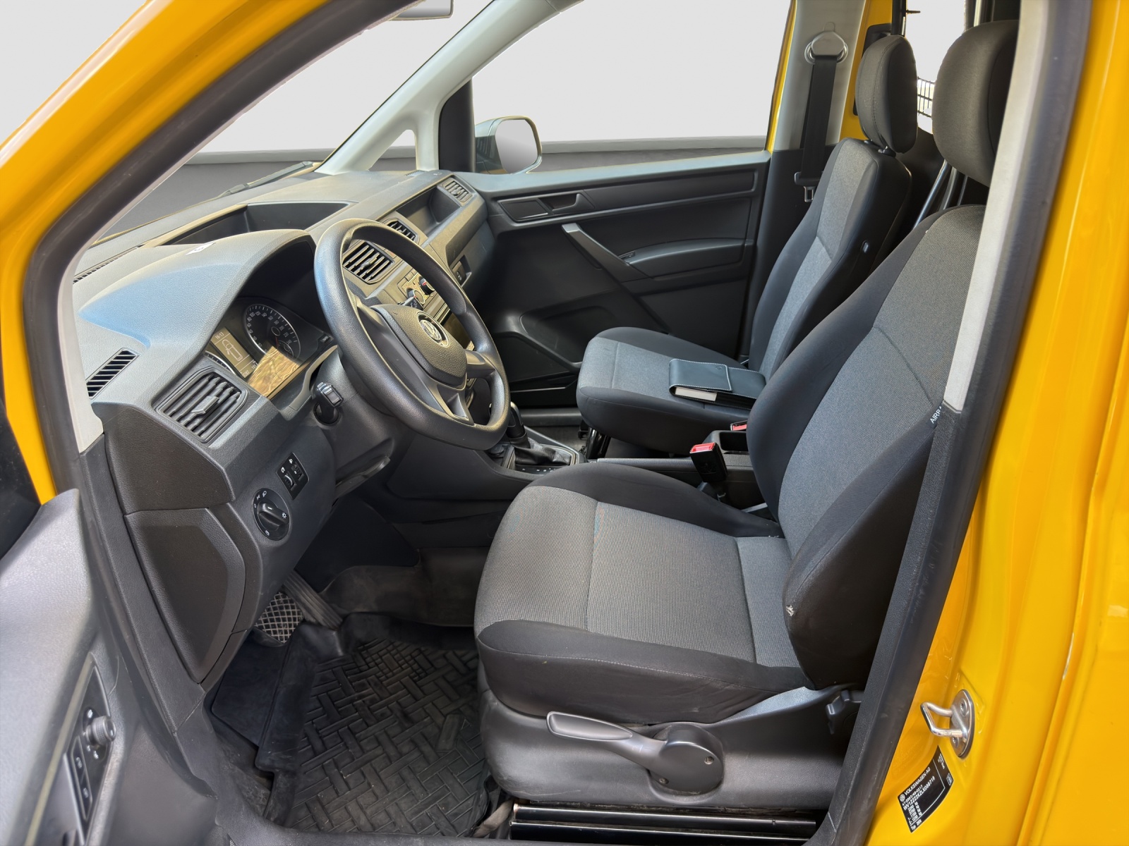 VW Caddy 1.0 TSI BlueMotion Technology-image-5