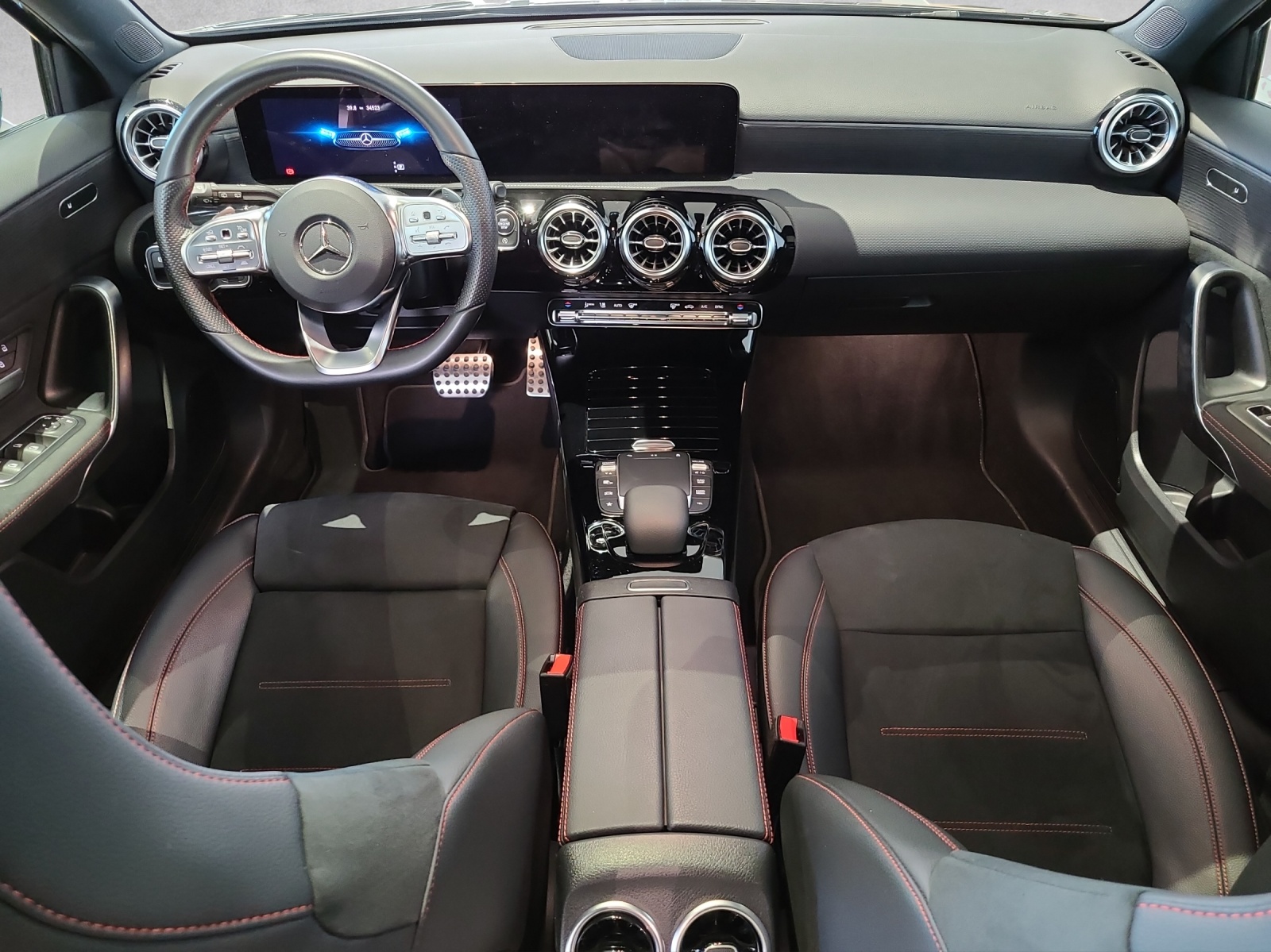 MERCEDES-BENZ A 250 4Matic AMG Line 4Matic 7G-DCT-image-11