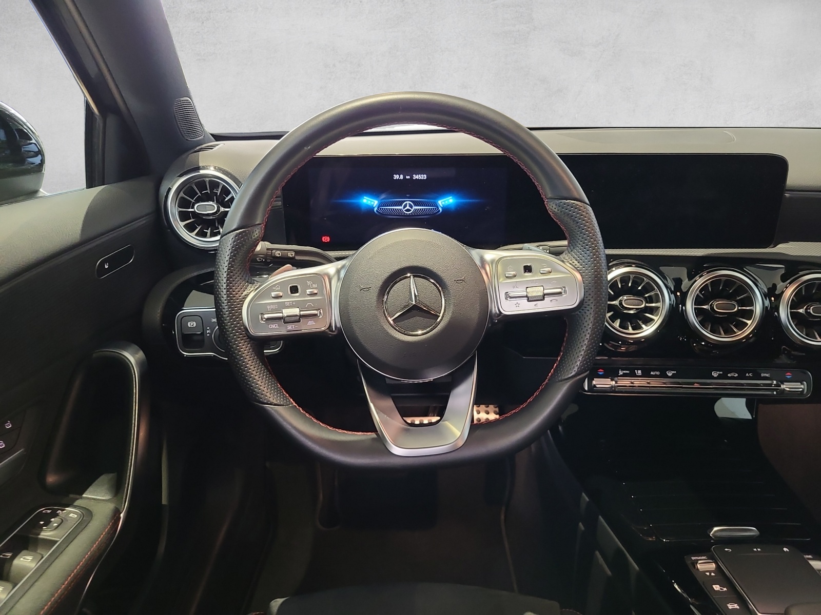 MERCEDES-BENZ A 250 4Matic AMG Line 4Matic 7G-DCT-image-12