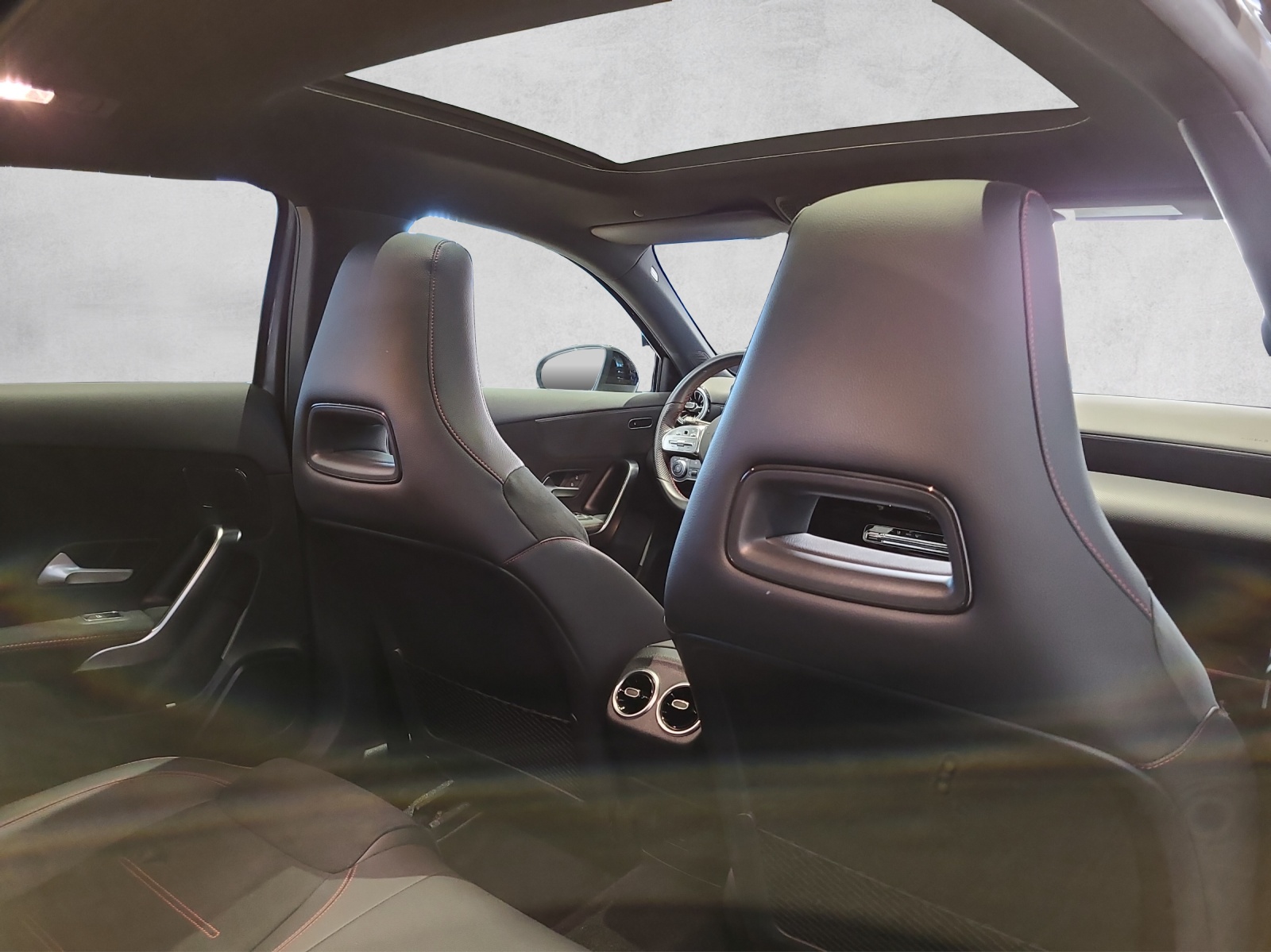 MERCEDES-BENZ A 250 4Matic AMG Line 4Matic 7G-DCT-image-14