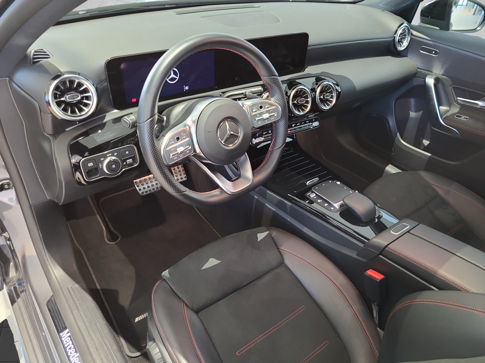 MERCEDES-BENZ A 250 4Matic AMG Line 4Matic 7G-DCT-image-6