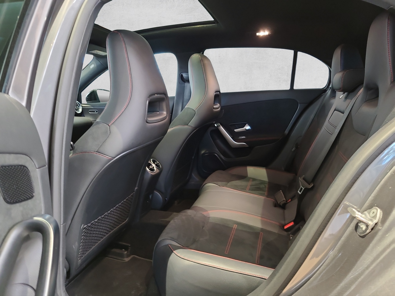 MERCEDES-BENZ A 250 4Matic AMG Line 4Matic 7G-DCT-image-10