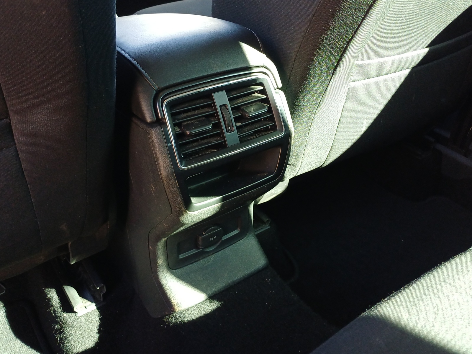 SKODA Karoq 1.0 TSI Ambition-image-14