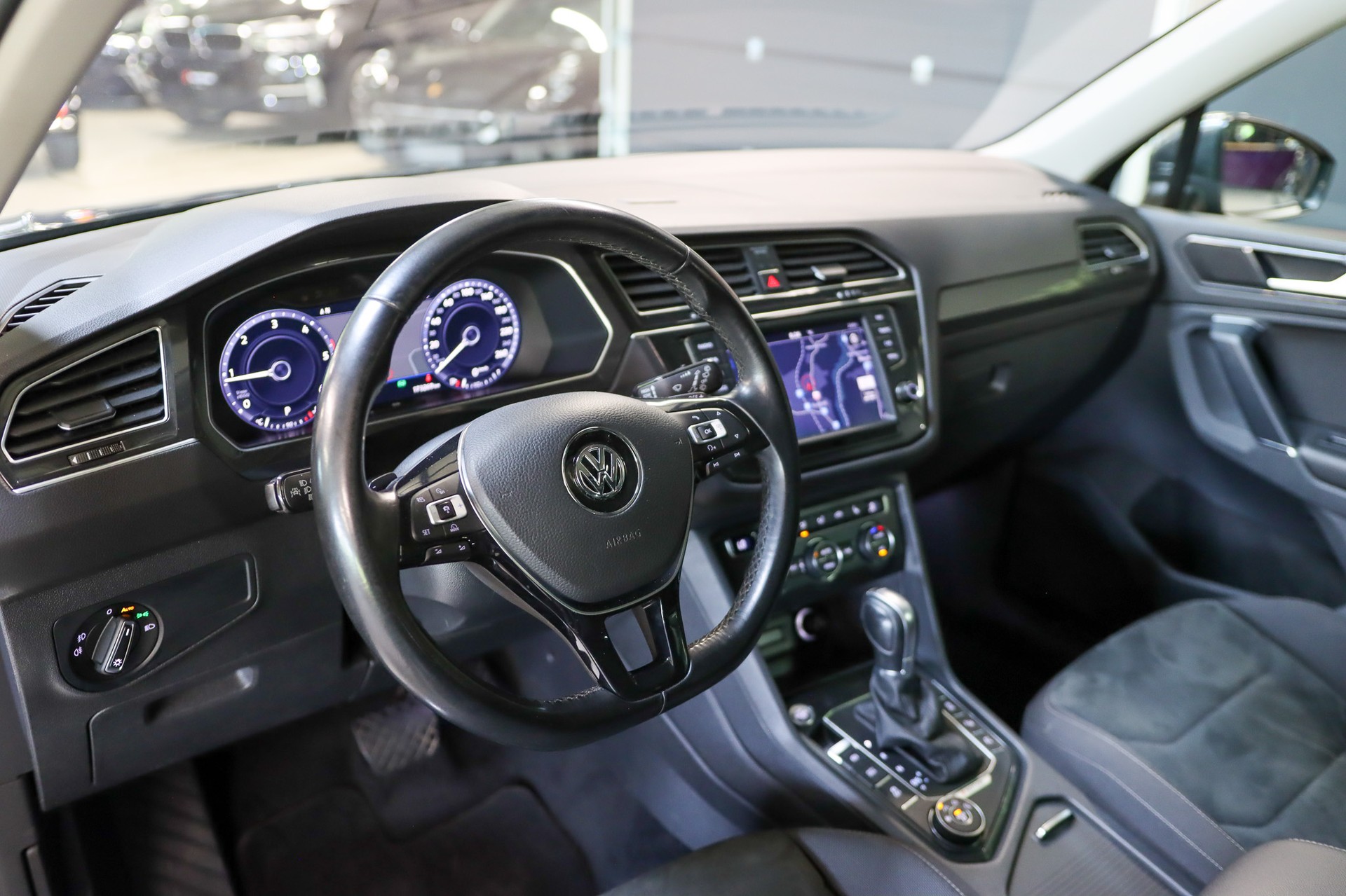 VW Tiguan 2.0 TDI SCR Highline 4Motion DSG-image-9