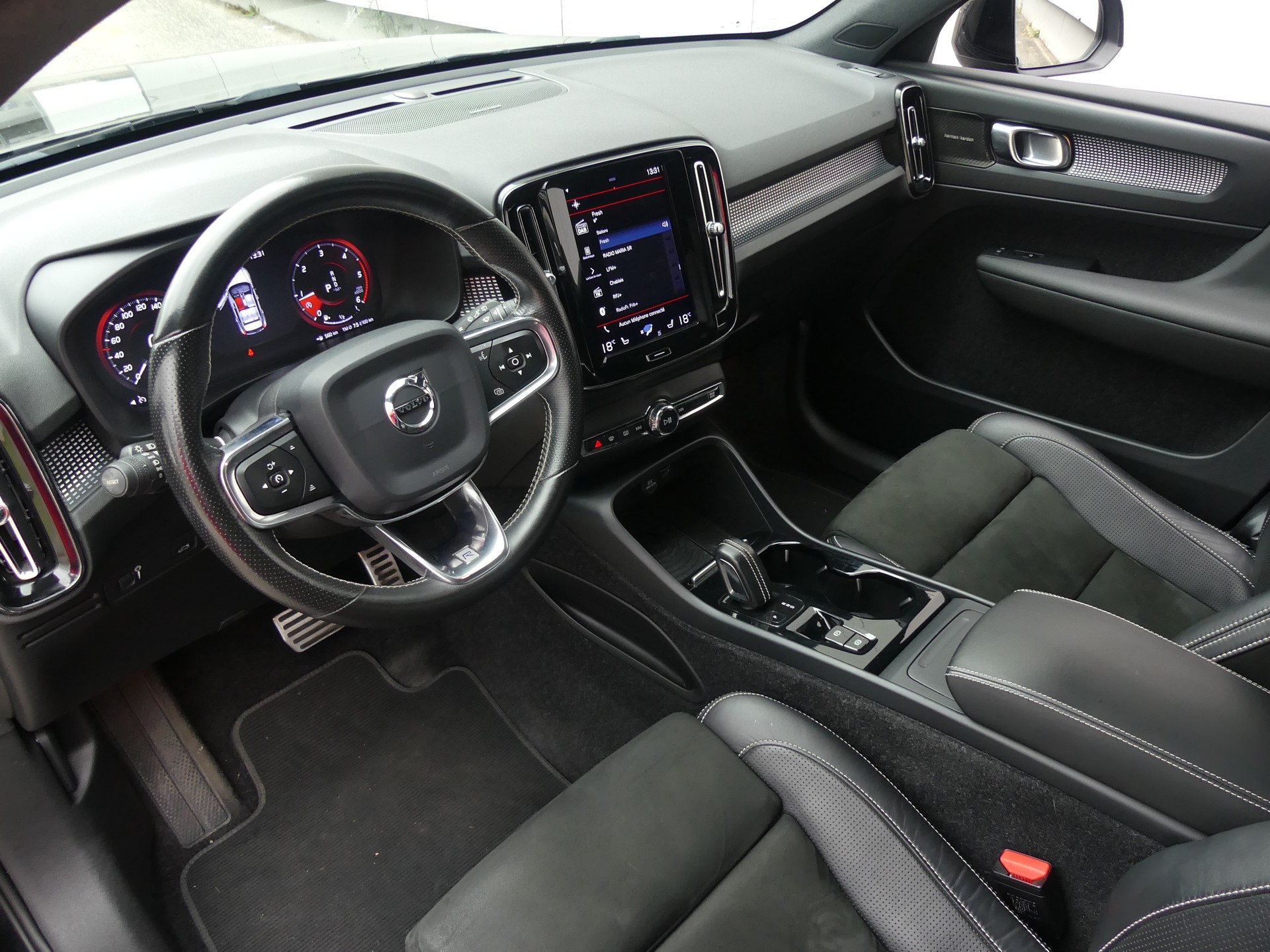 VOLVO XC40 D4 AWD R-Design-image-7