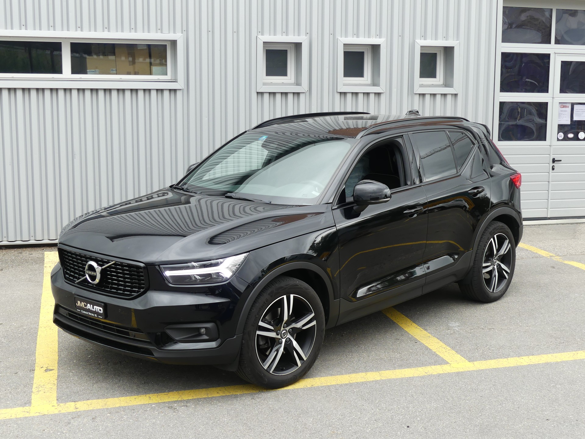 VOLVO XC40 D4 AWD R-Design-image-12