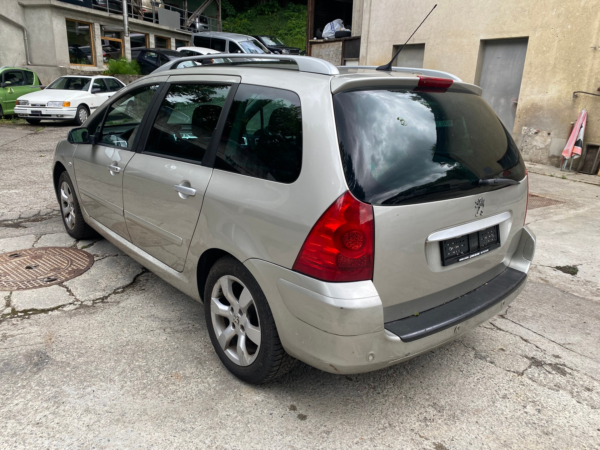PEUGEOT 307 SW 2.0 HDI Premium-image-3