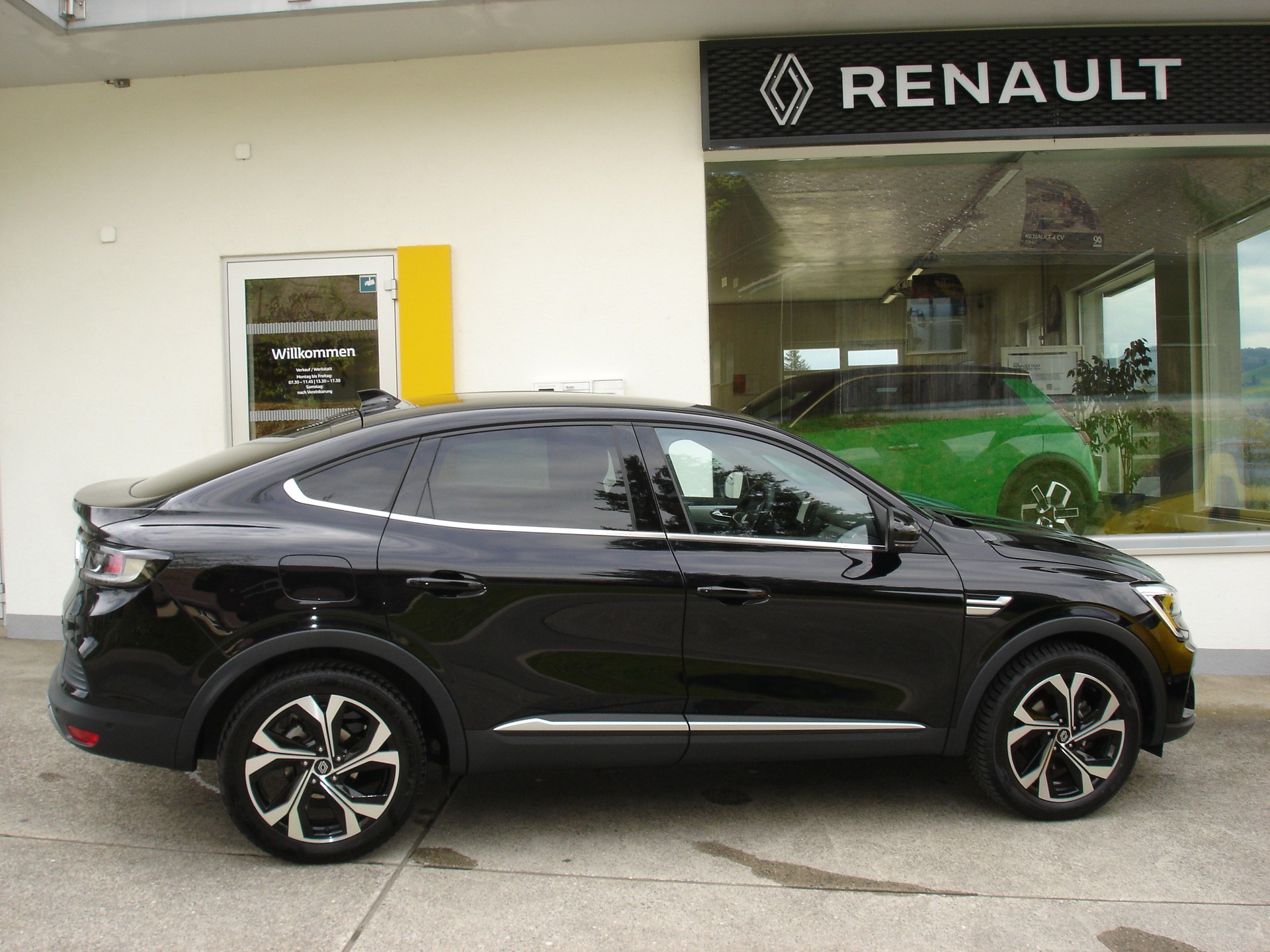 RENAULT Arkana 1.6 E-Techno-showroom-element-2