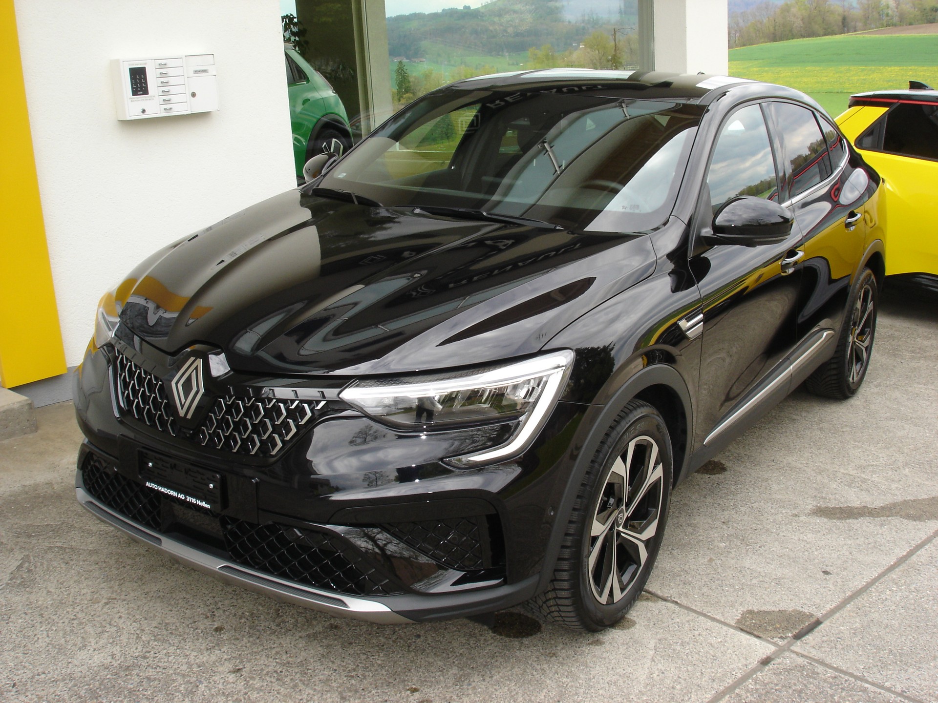 RENAULT Arkana 1.6 E-Techno-showroom-element-1