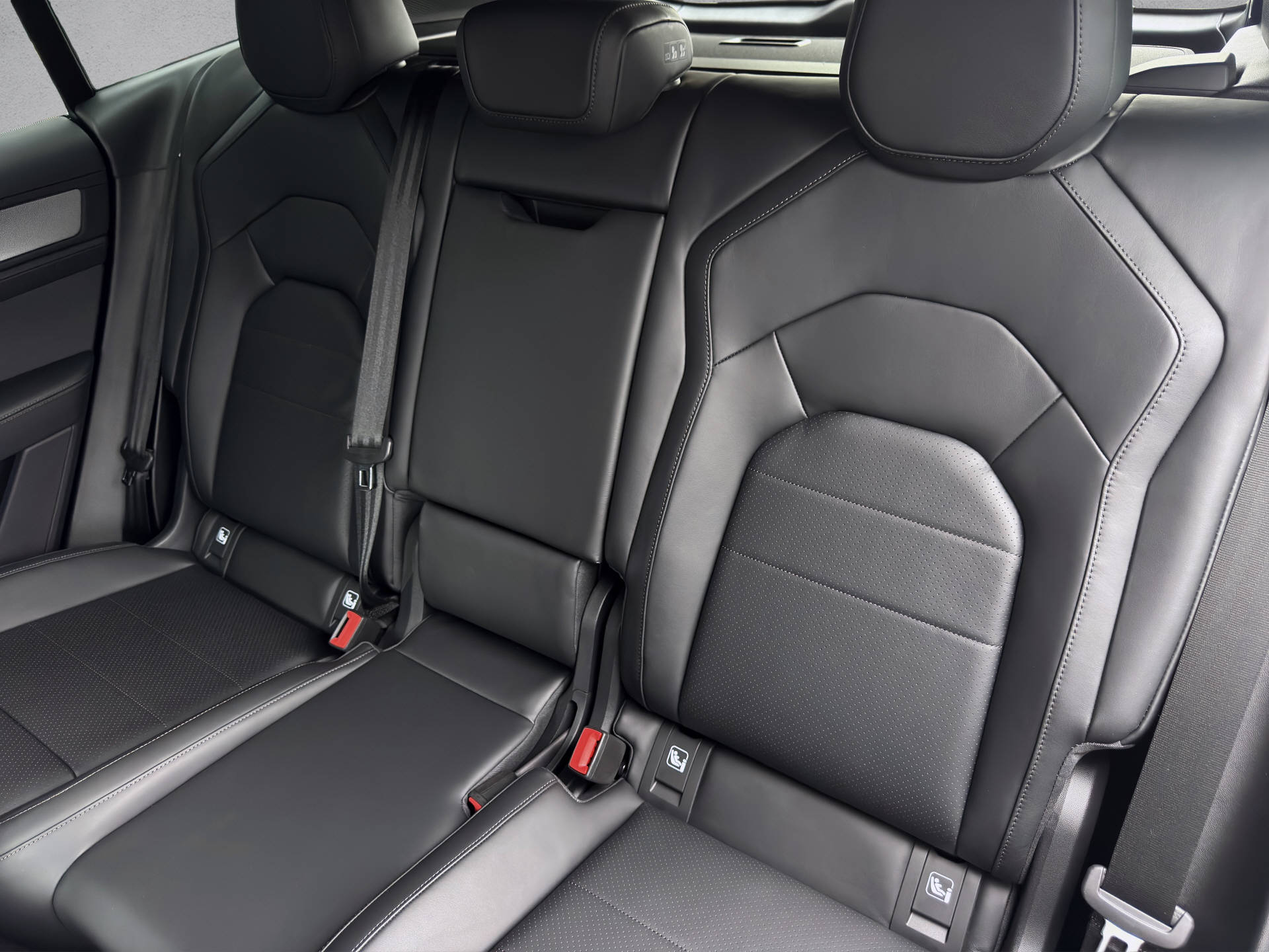 PORSCHE Cayenne S Electric-image-14