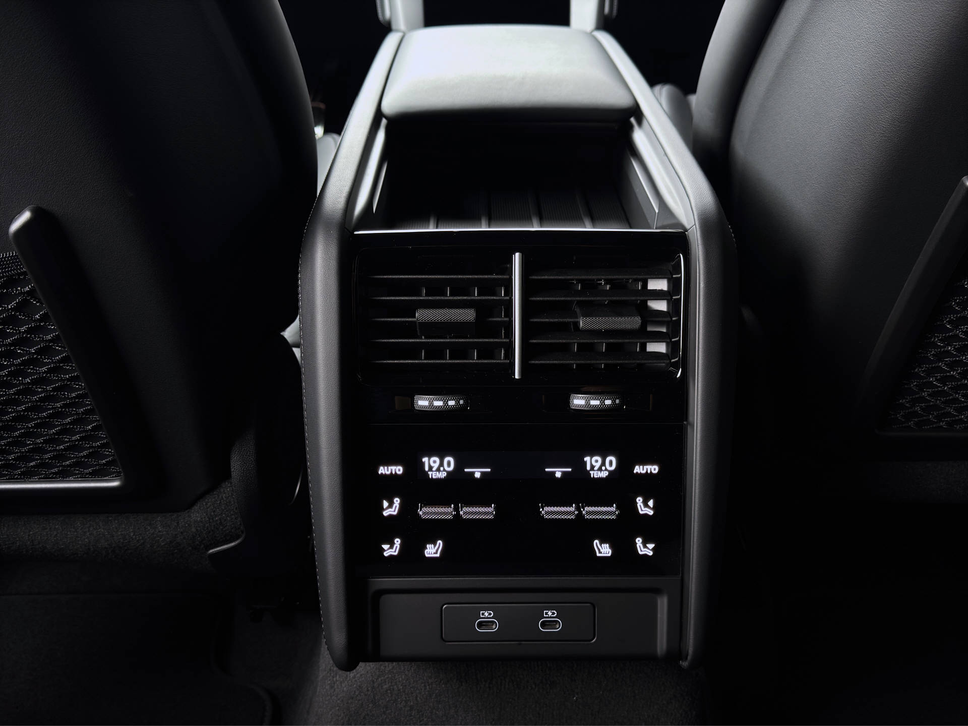 PORSCHE Cayenne S Electric-image-13