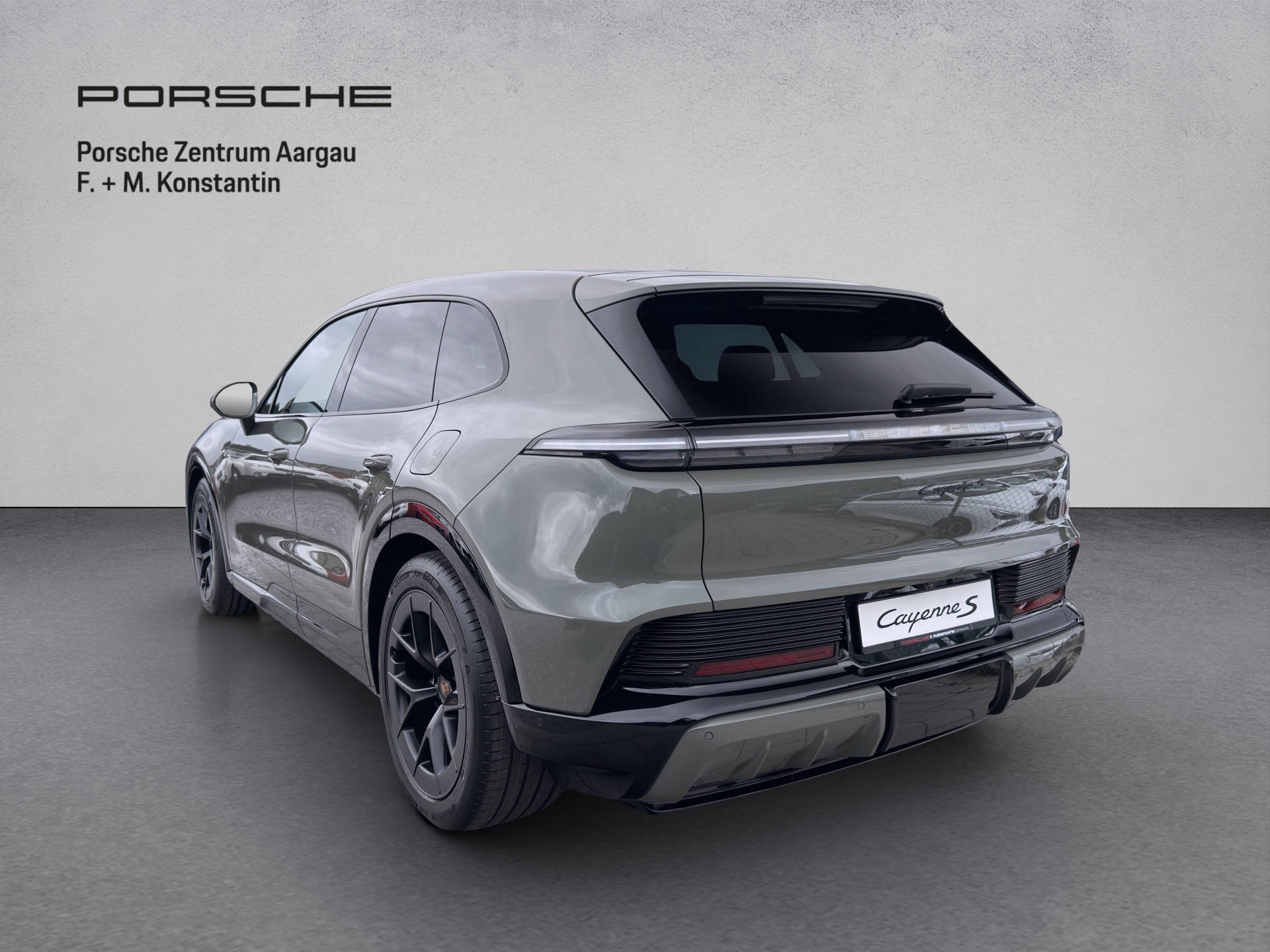 PORSCHE Cayenne S Electric-image-3