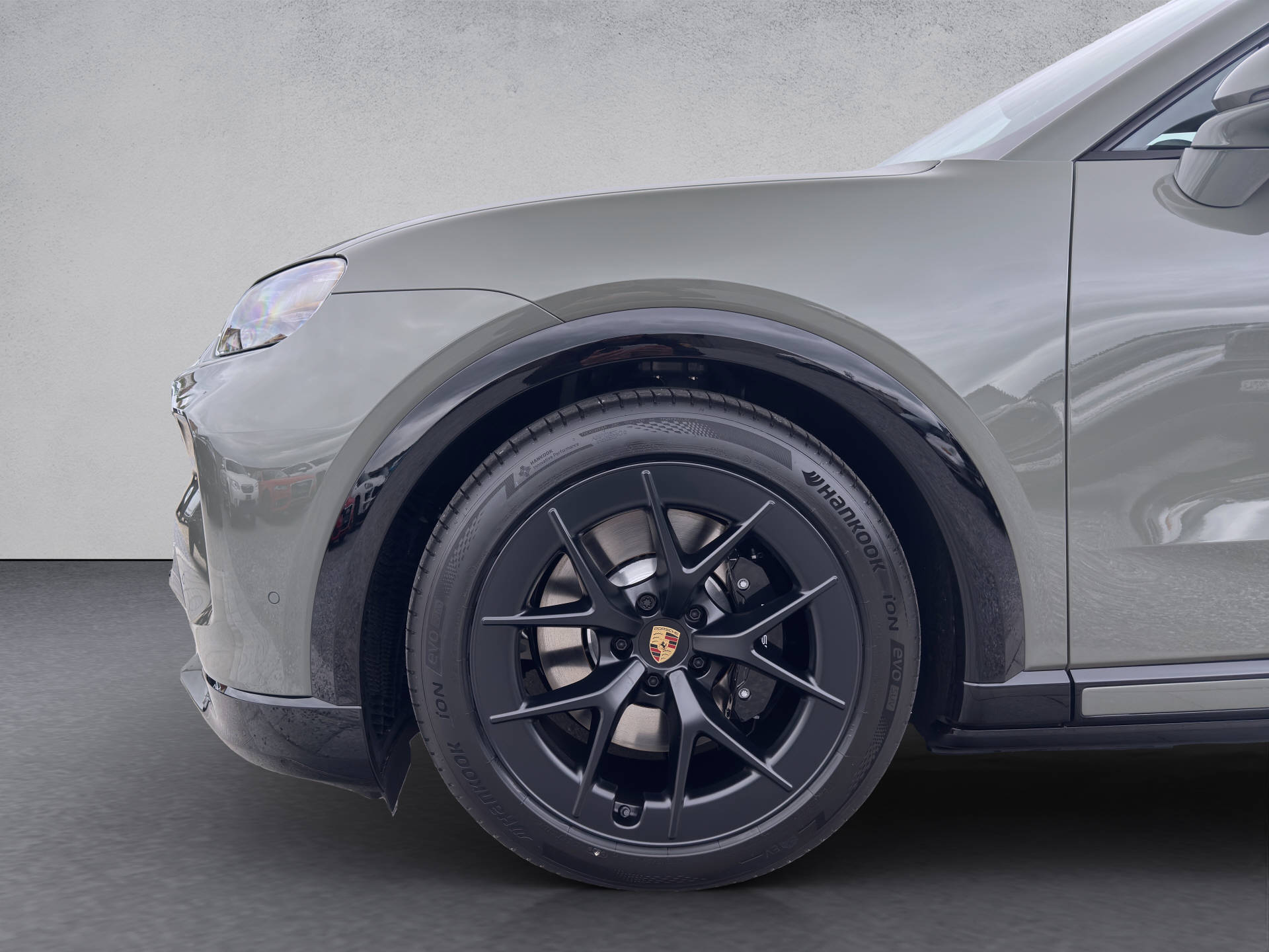PORSCHE Cayenne S Electric-image-15