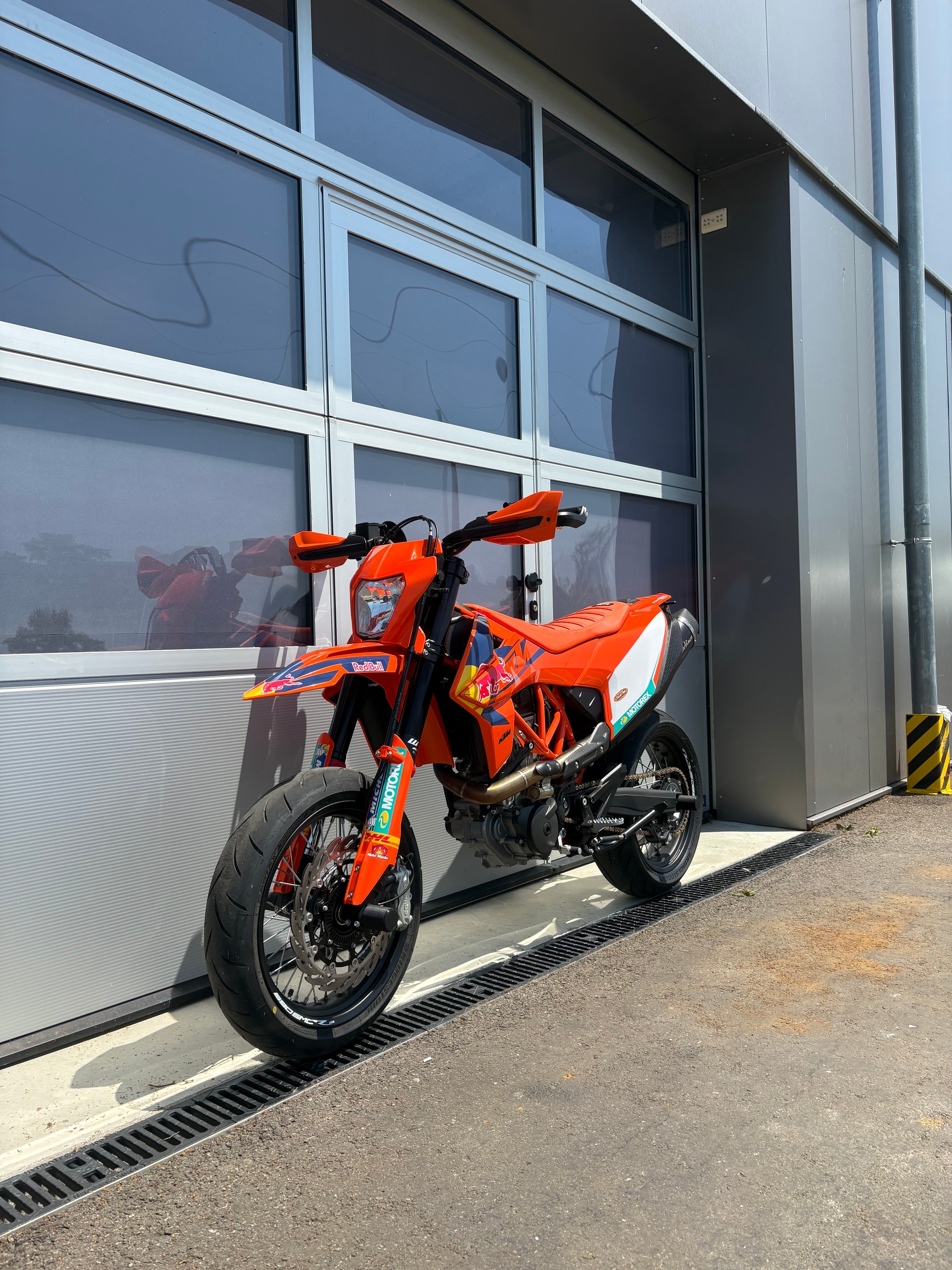 KTM 690 SMC R-image-2