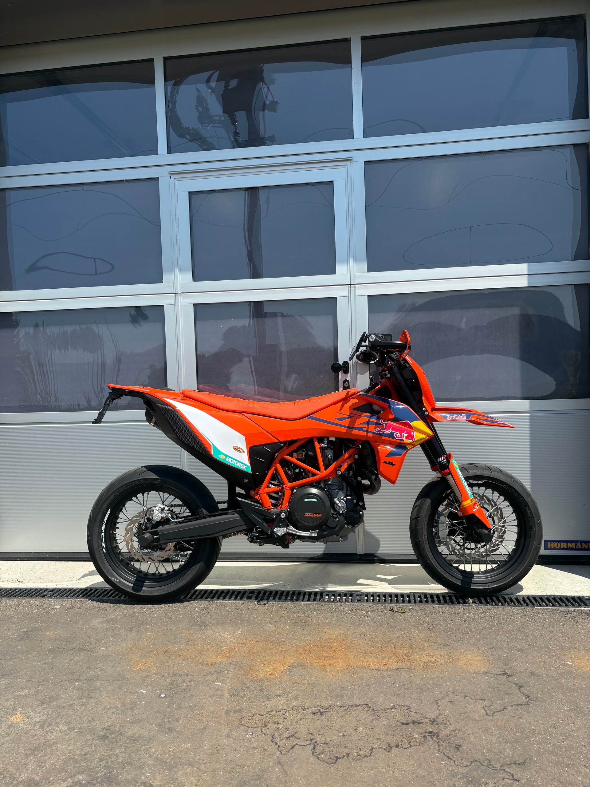 KTM 690 SMC R-image-1
