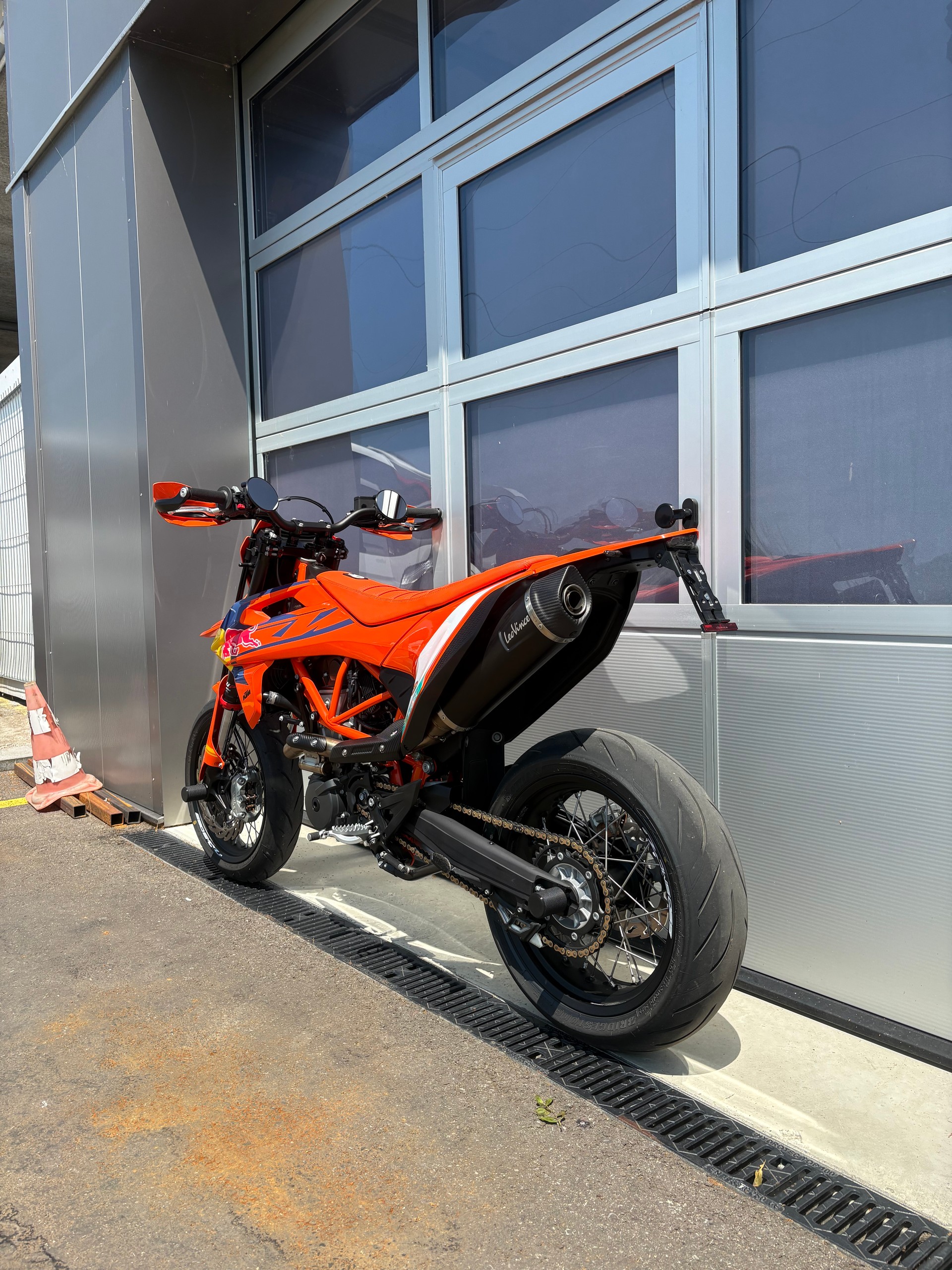 KTM 690 SMC R-image-5