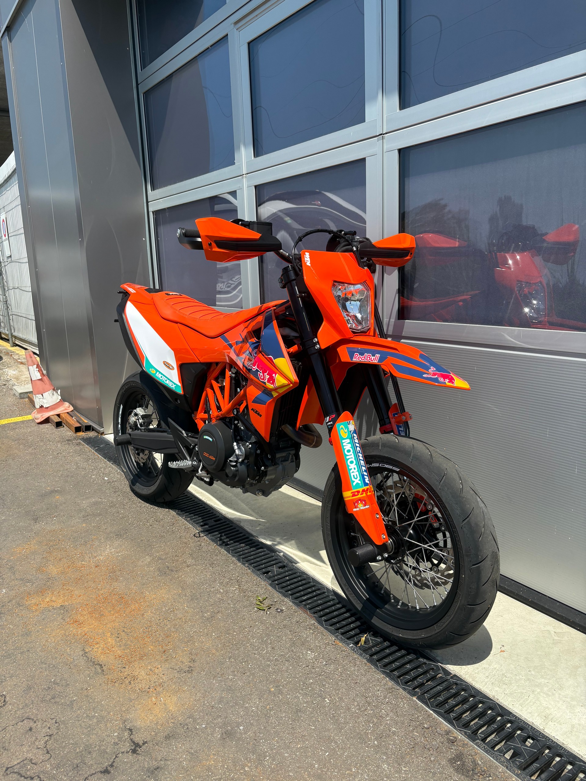 KTM 690 SMC R-image-3