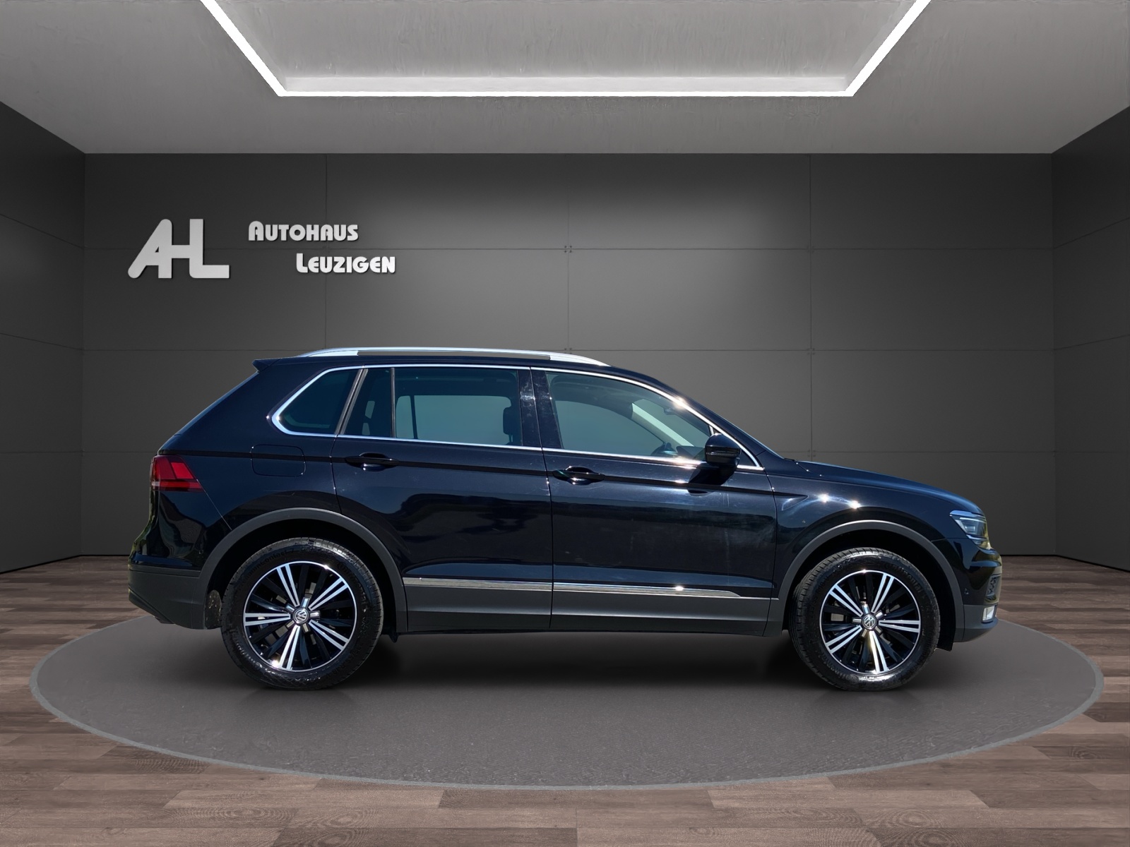 VW Tiguan 2.0TSI Comfortline 4Motion DSG-image-5