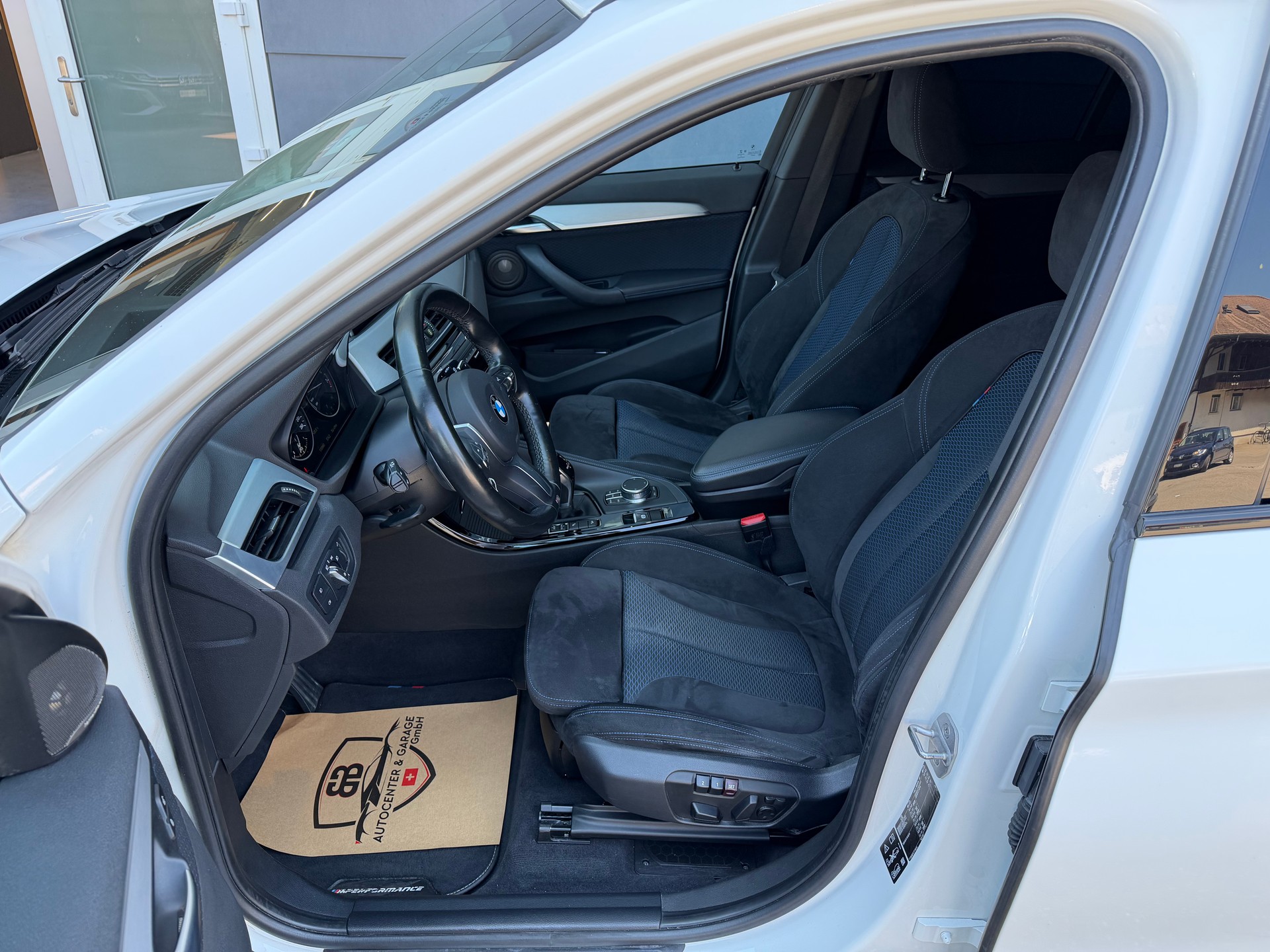 BMW X1 xDrive 25i M Sport Steptronic-image-9