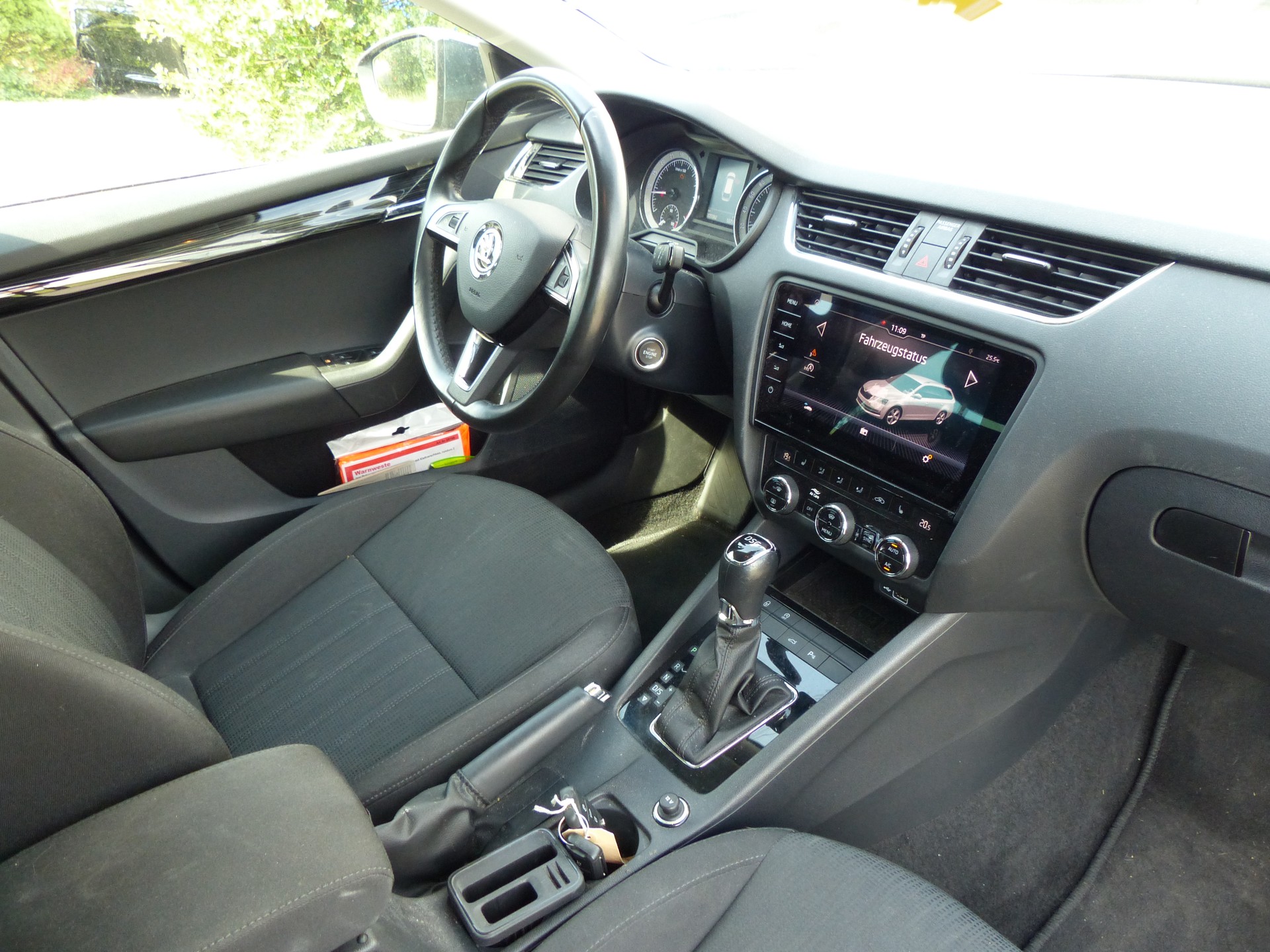 SKODA Octavia Combi 2.0 TDI Style DSG-image-14