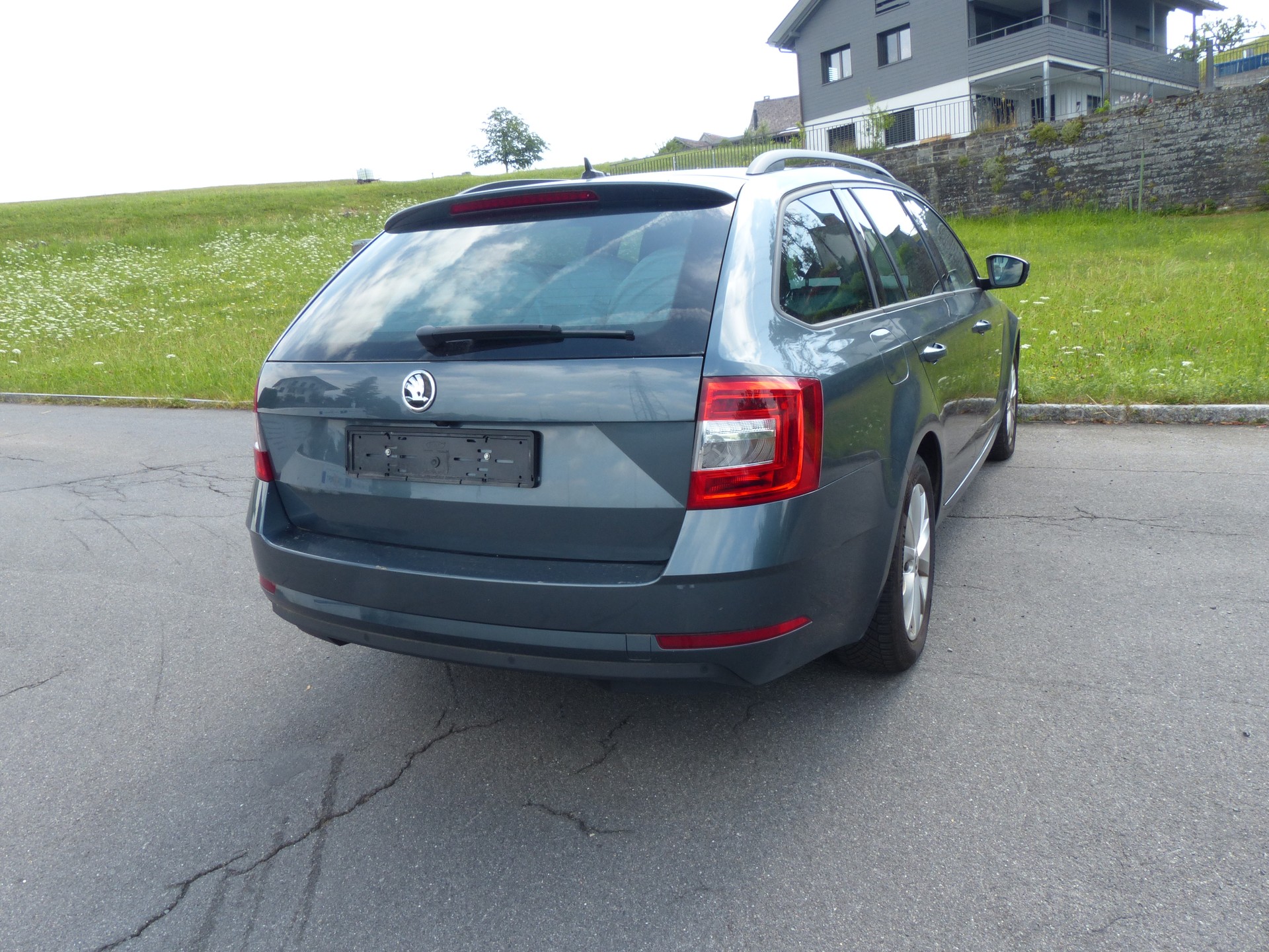 SKODA Octavia Combi 2.0 TDI Style DSG-image-10