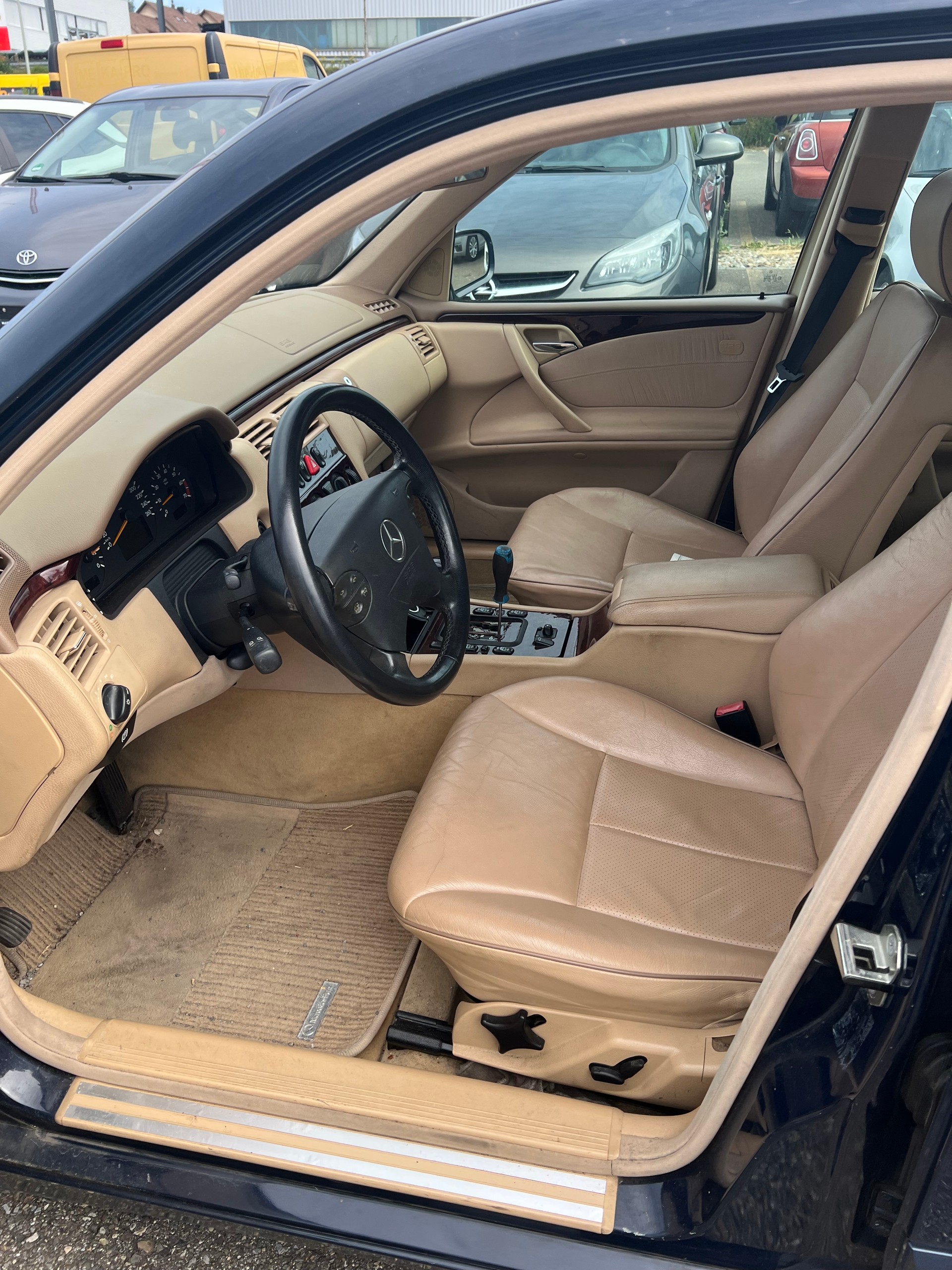 MERCEDES-BENZ E 280 Elégance 4-Matic Automatic-image-3
