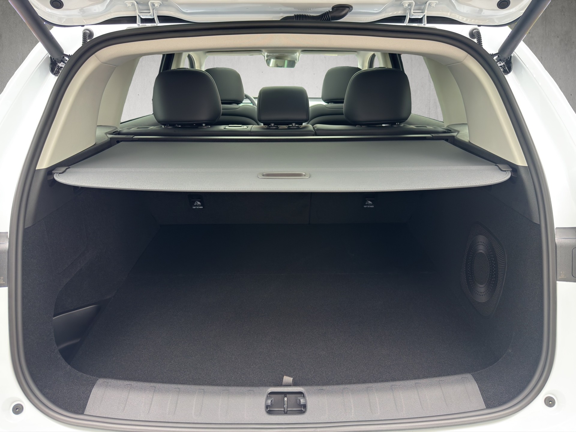 LEAPMOTOR C10 EV AWD-image-8