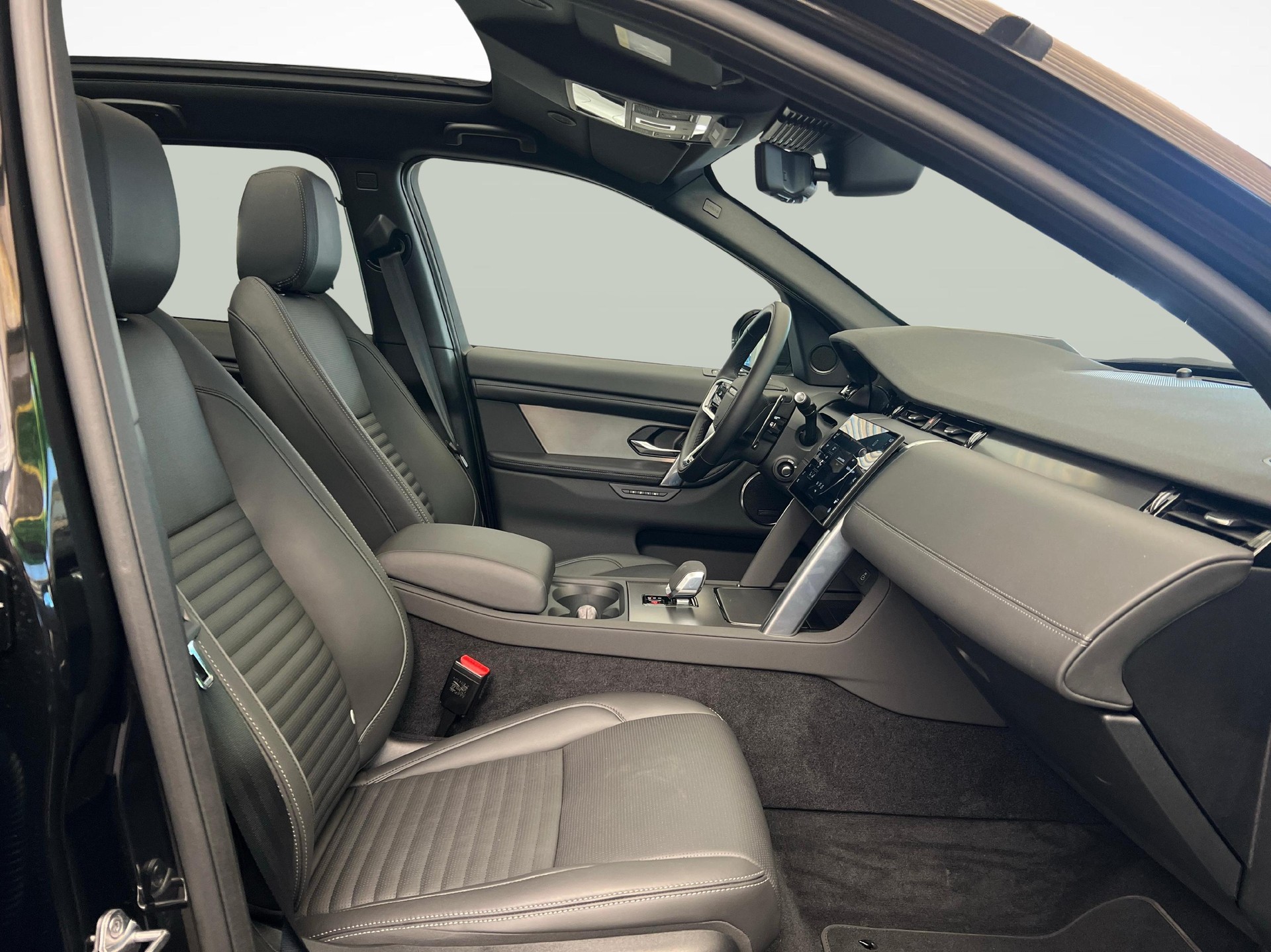 LAND ROVER Discovery Sport 1.5 T 270e Dynamic HSE-image-9