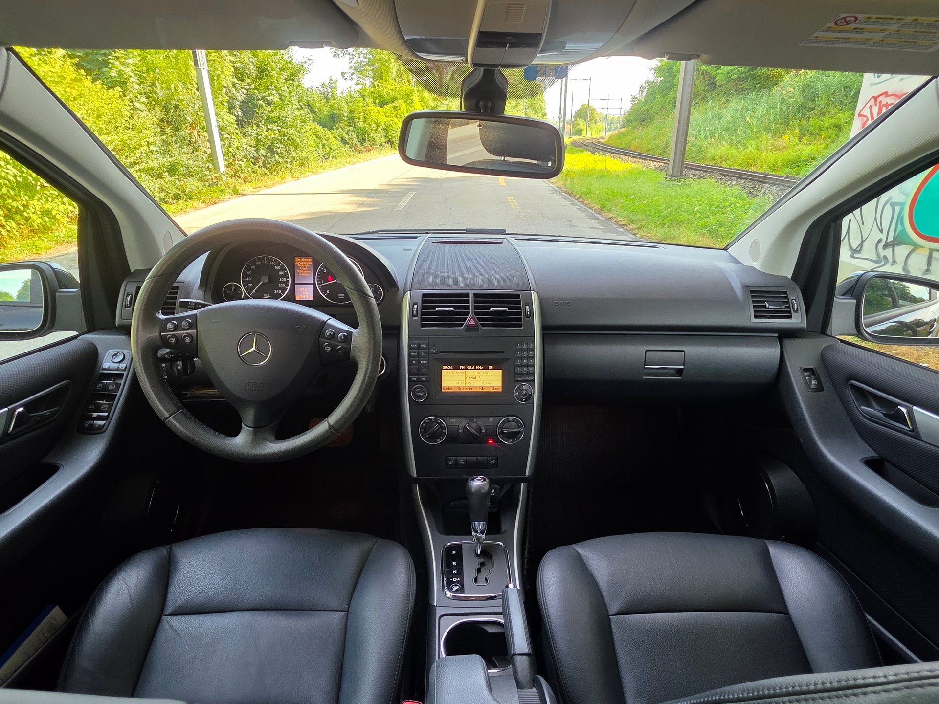 MERCEDES-BENZ A 180 Avantgarde Selection Autotronic / Neu ab Mfk-image-14