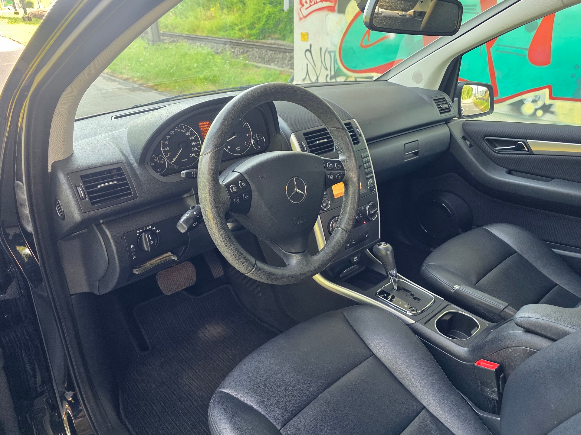 MERCEDES-BENZ A 180 Avantgarde Selection Autotronic / Neu ab Mfk-image-12