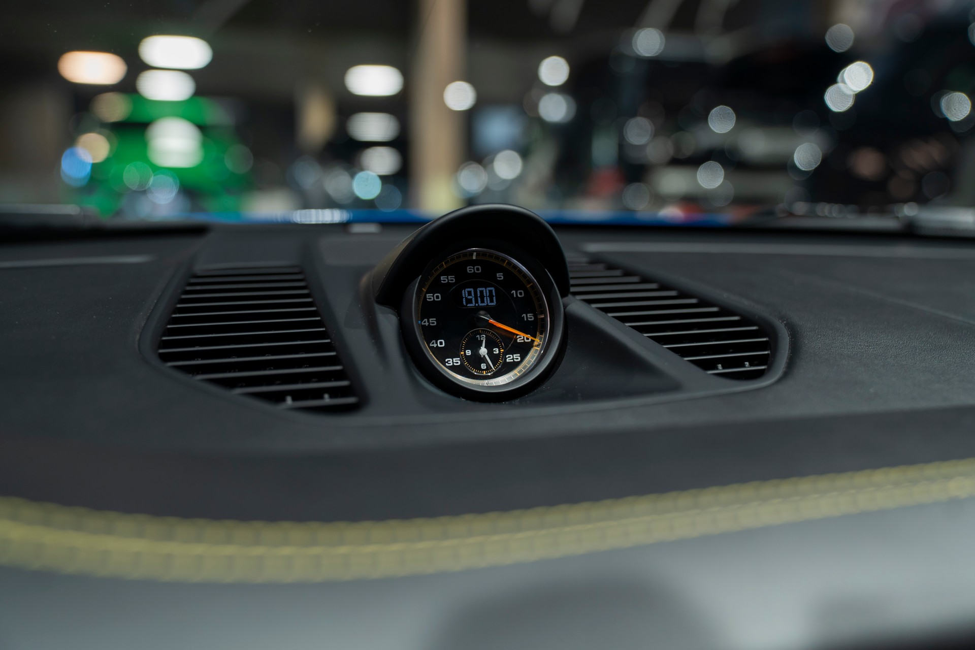 PORSCHE 911 GT3 Touring-image-12
