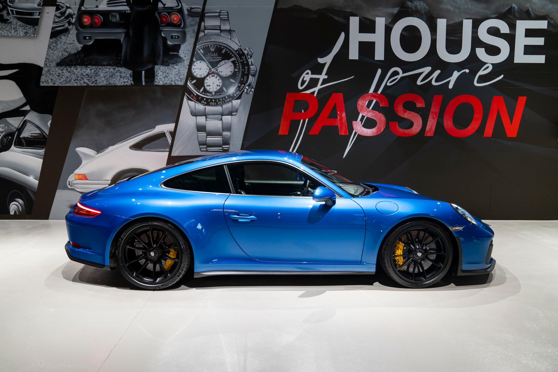 PORSCHE 911 GT3 Touring-showroom-element-2