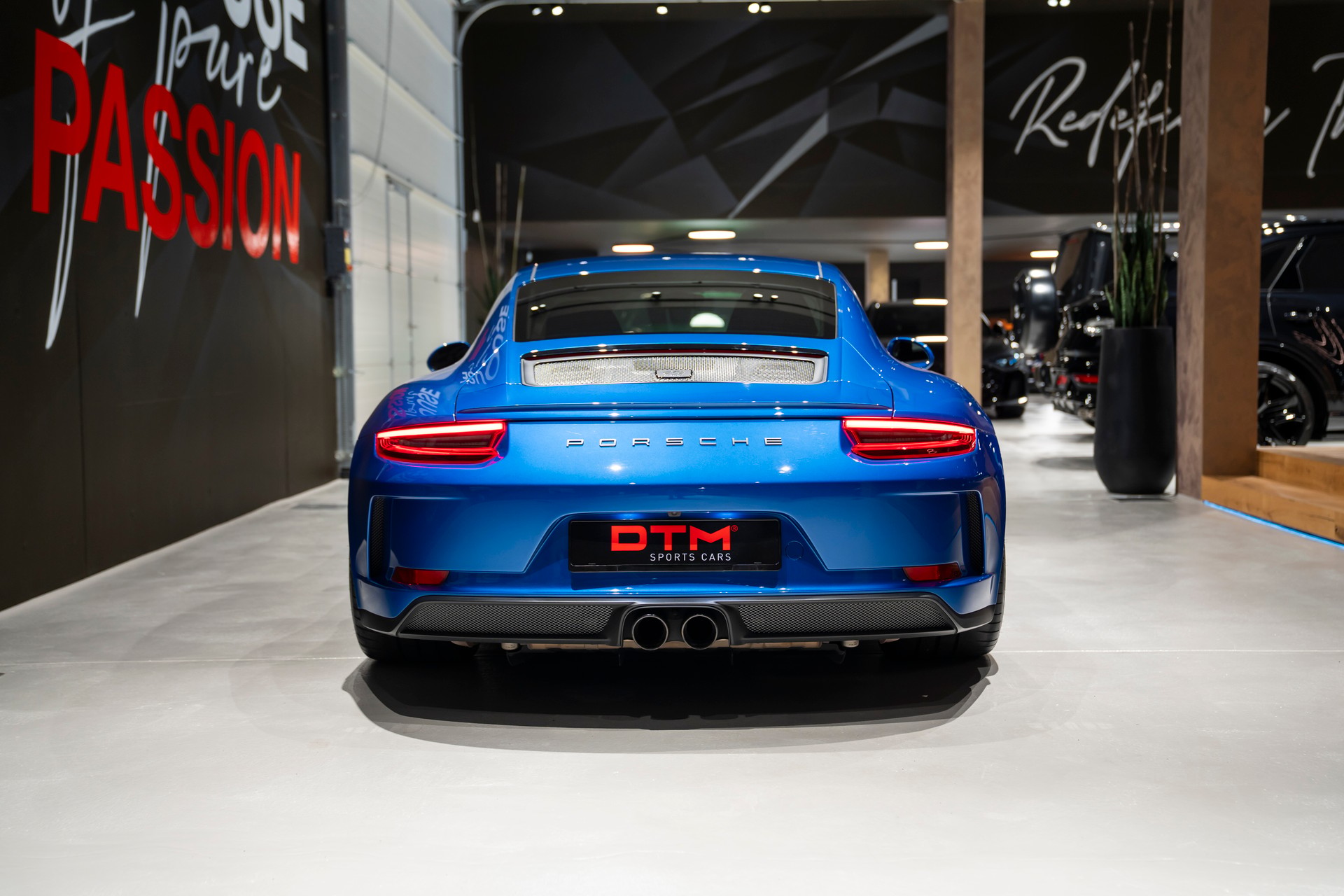 PORSCHE 911 GT3 Touring-image-4