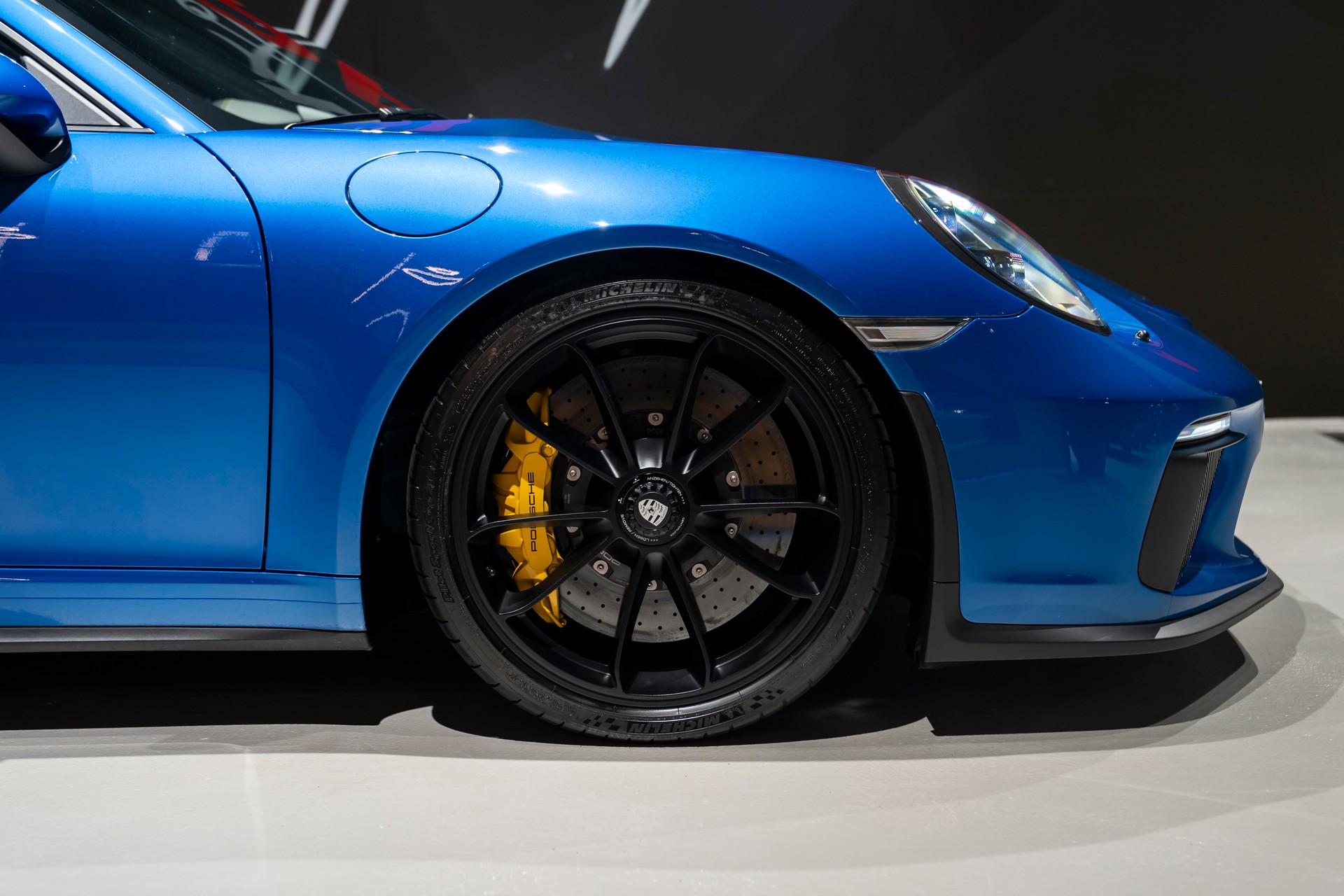 PORSCHE 911 GT3 Touring-image-5