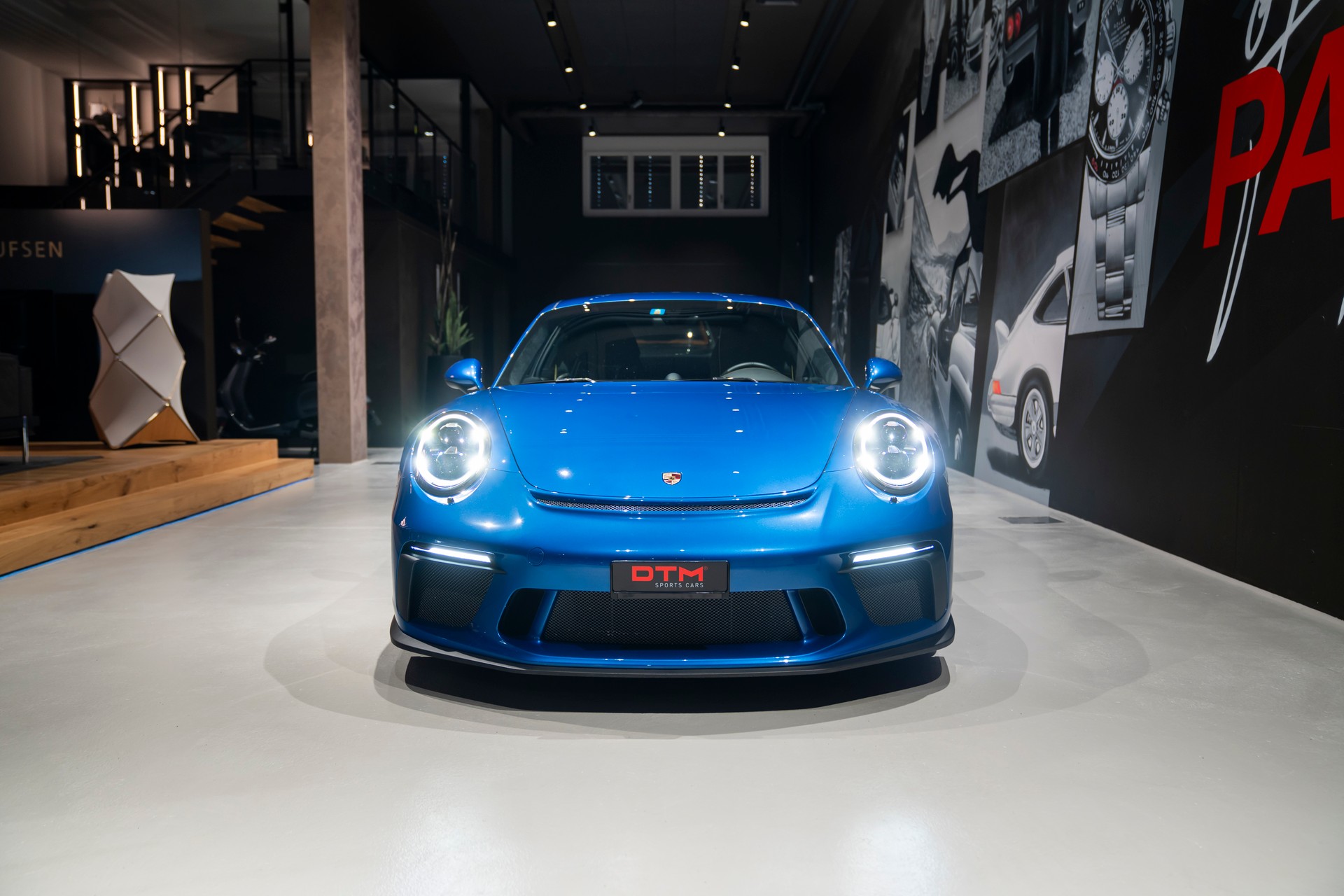 PORSCHE 911 GT3 Touring-showroom-element-1