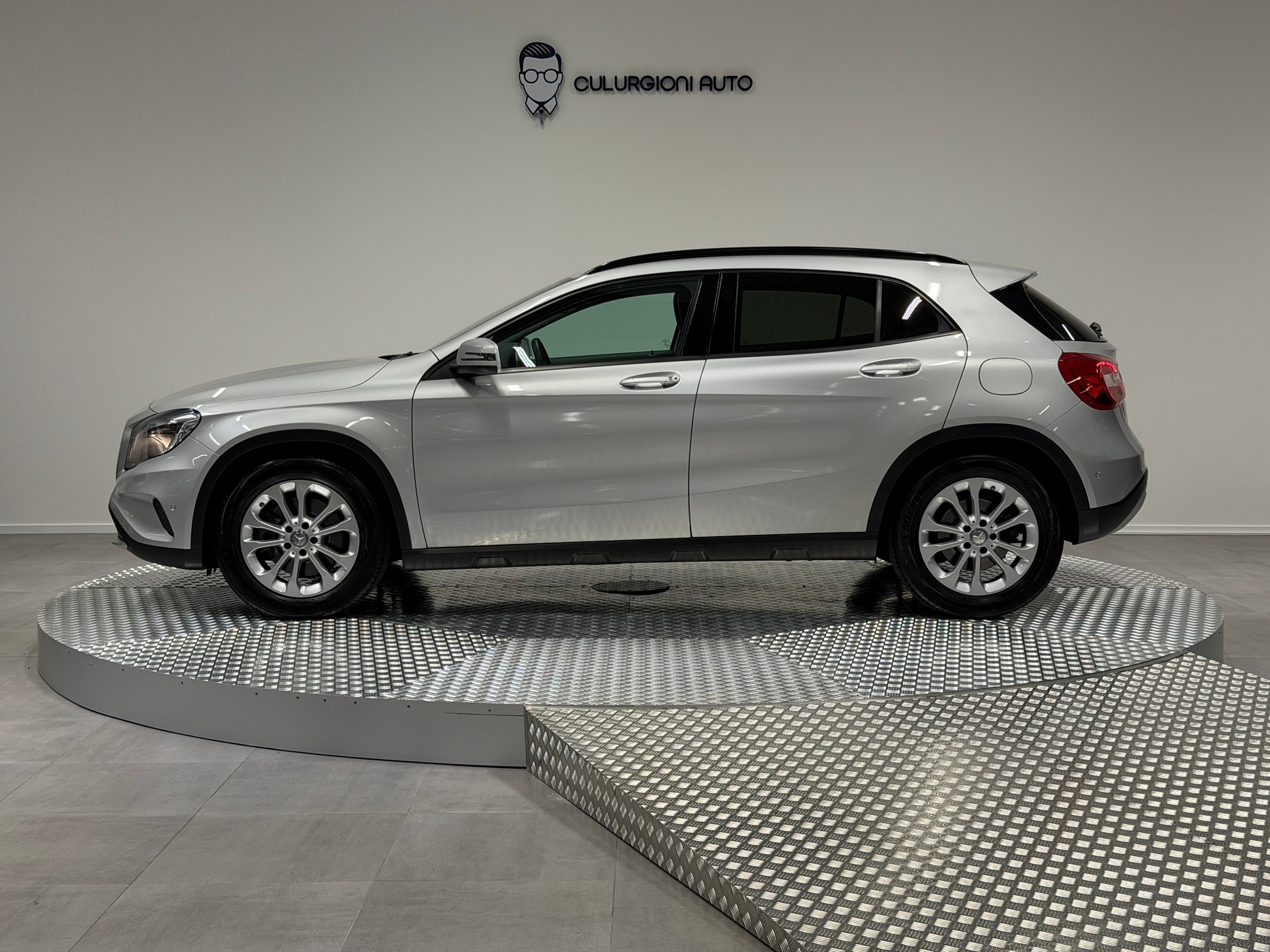 MERCEDES-BENZ GLA 250 Style 4Matic 7G-DCT-image-7